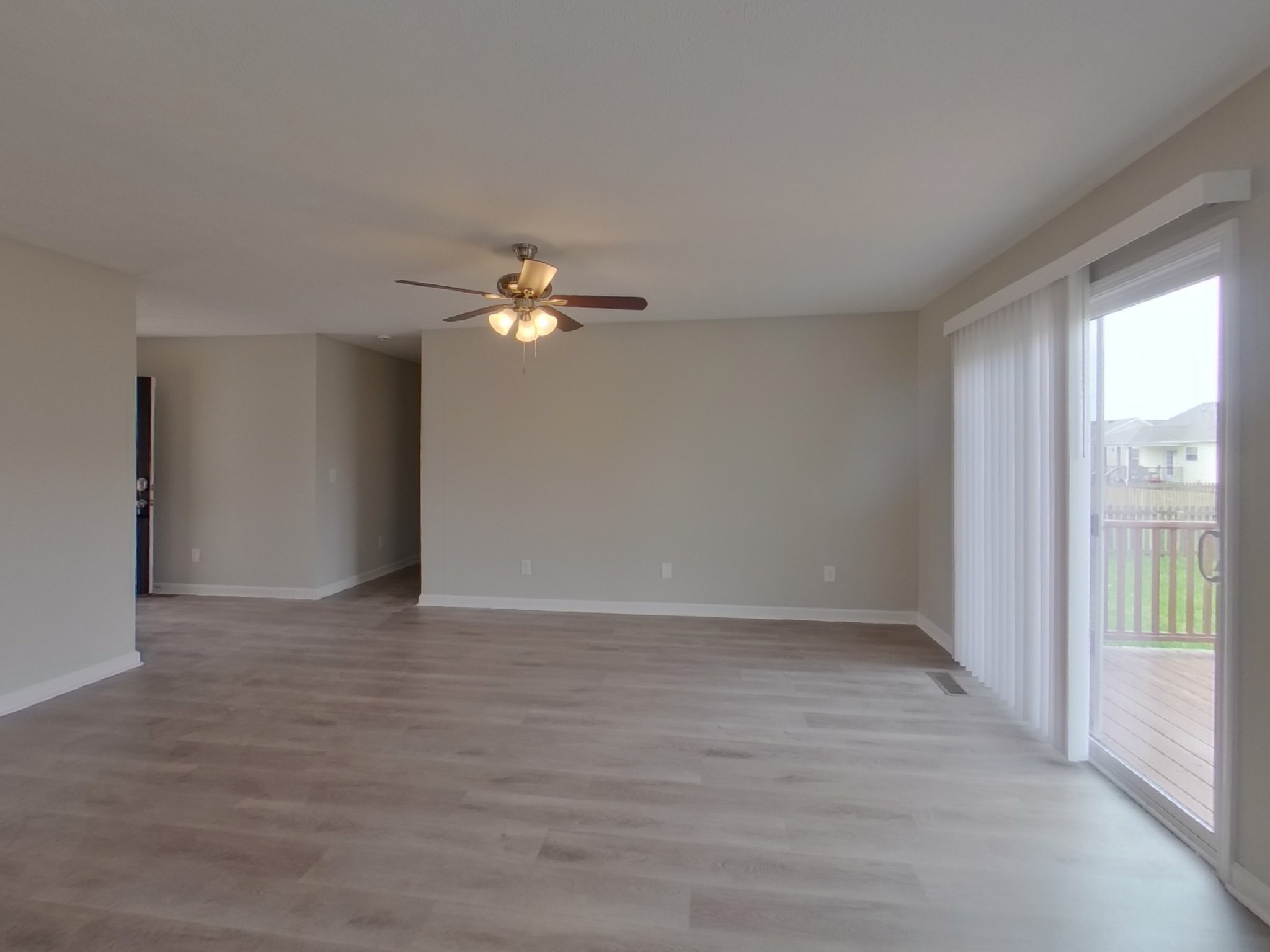 1820 Elizabeth Ln Property Photo 3