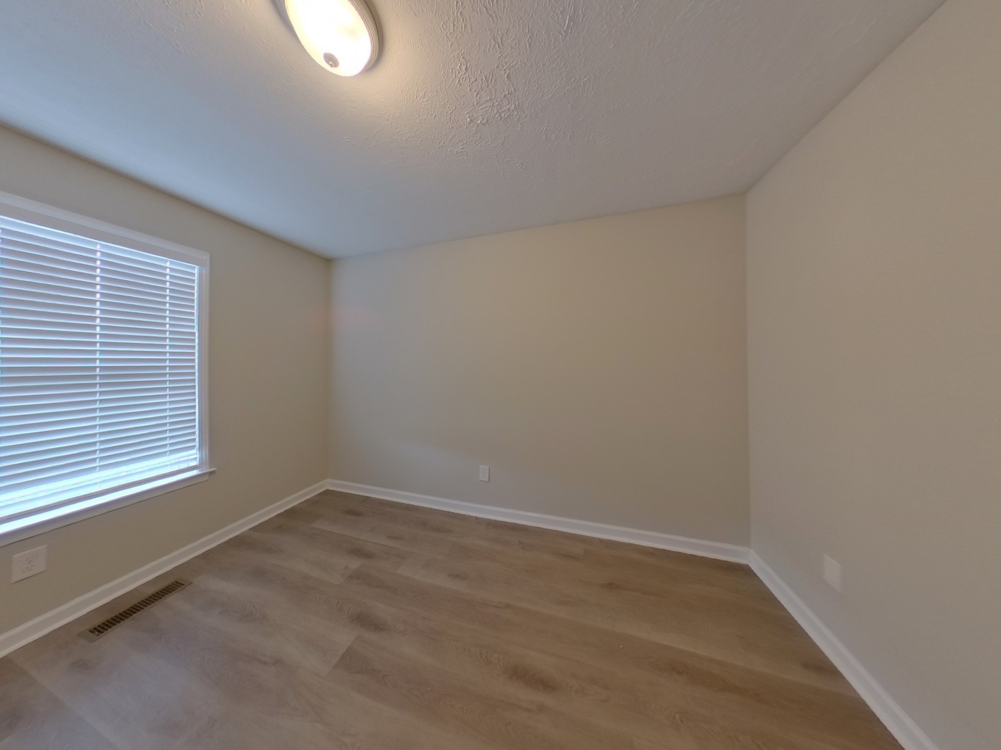1820 Elizabeth Ln Property Photo 7