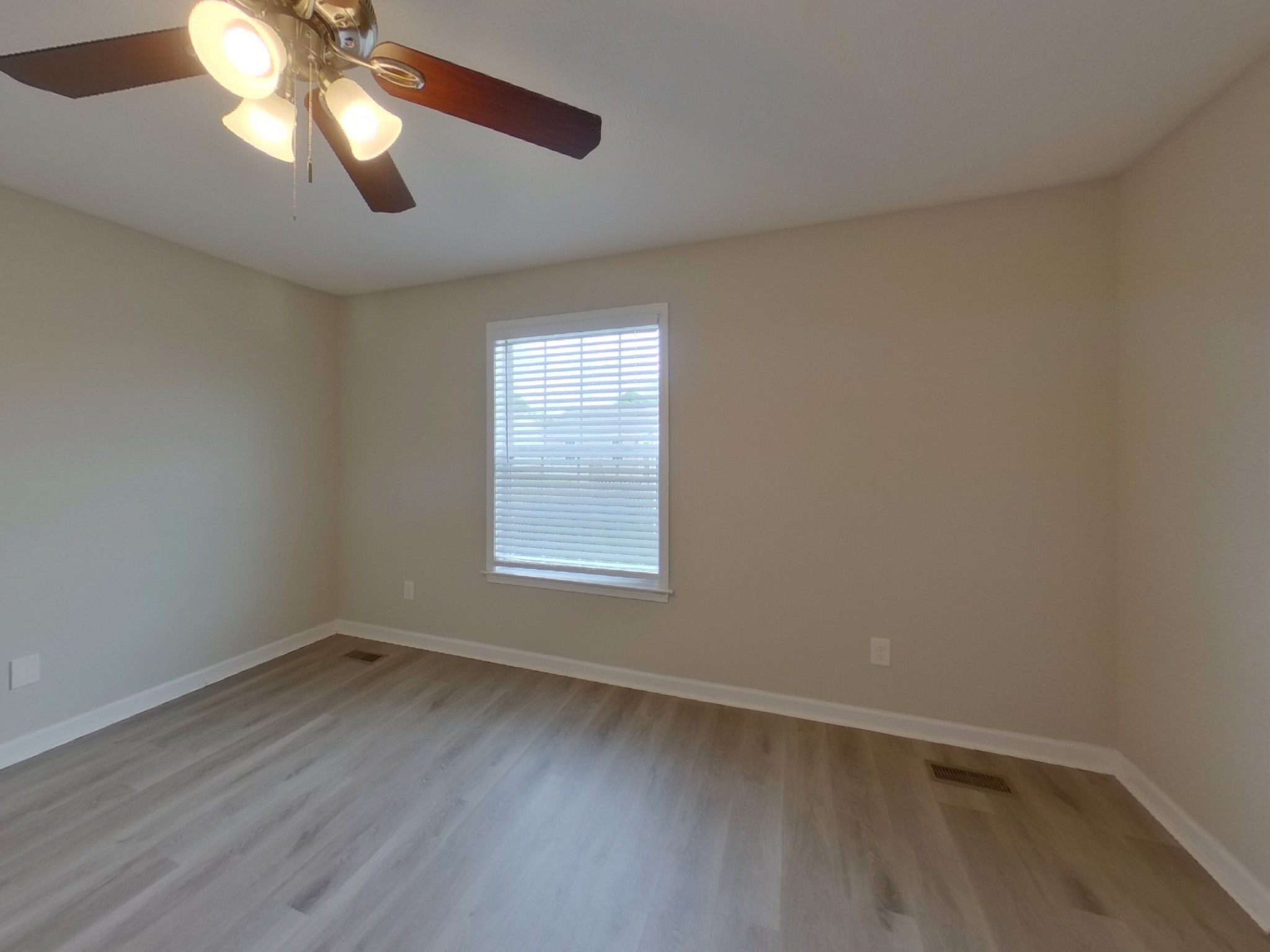 1820 Elizabeth Ln Property Photo 8