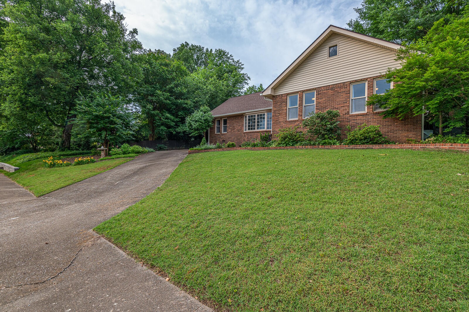 204 Brookwood Drive Property Photo 41
