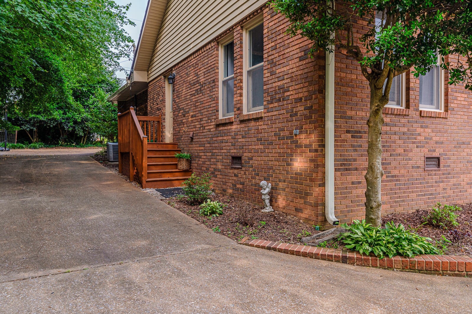 204 Brookwood Drive Property Photo 44