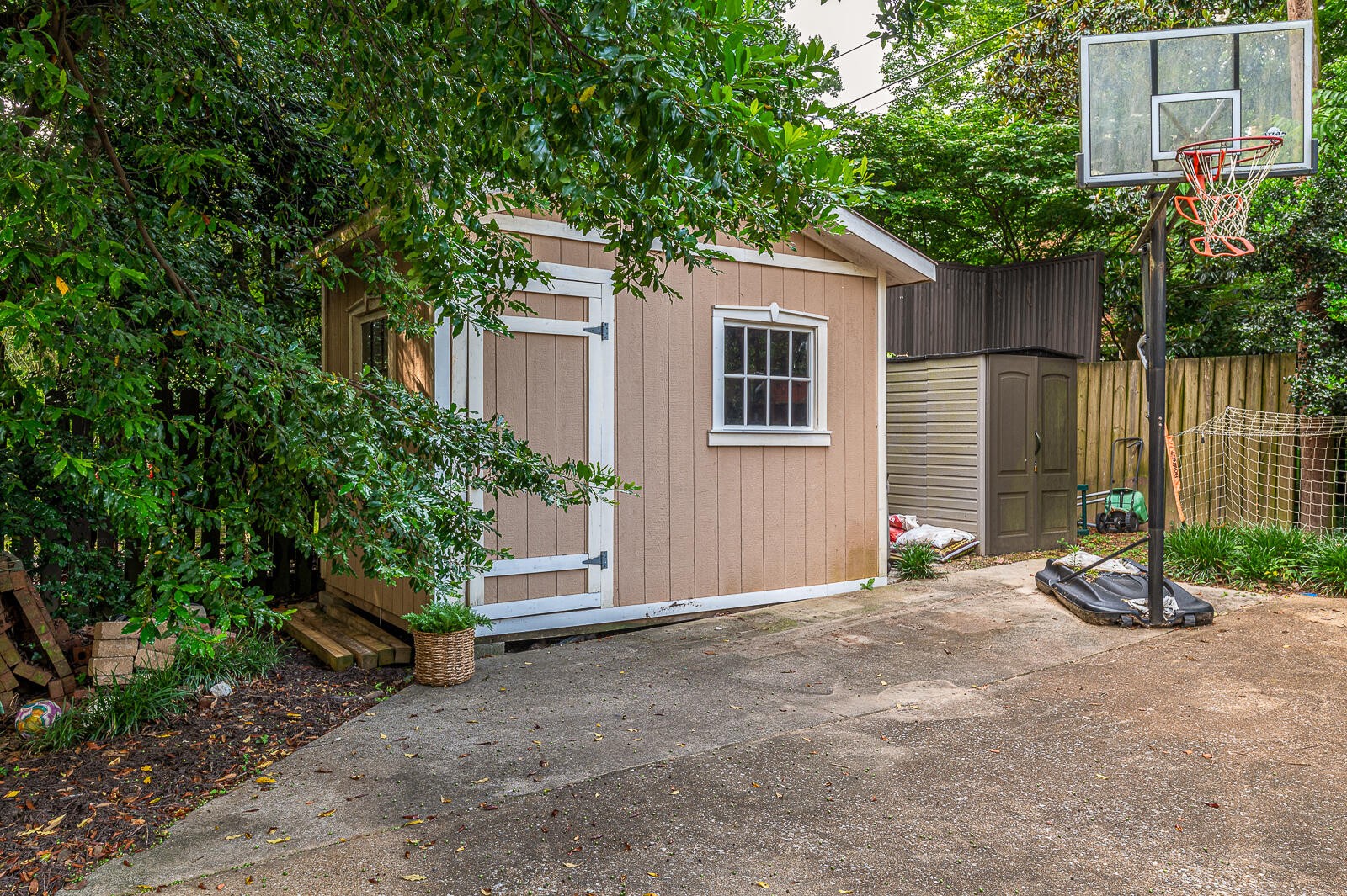 204 Brookwood Drive Property Photo 46