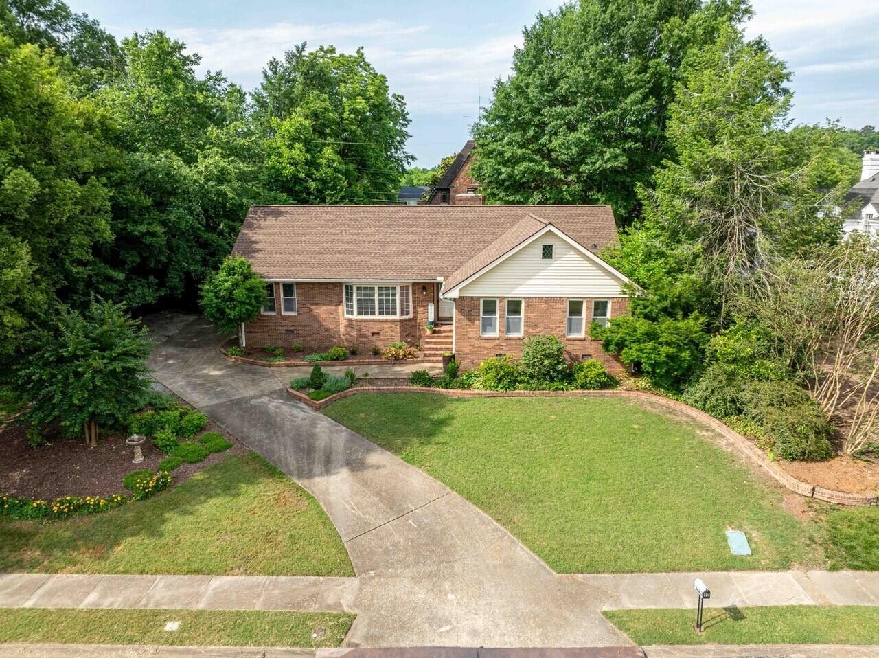 204 Brookwood Drive Property Photo 47