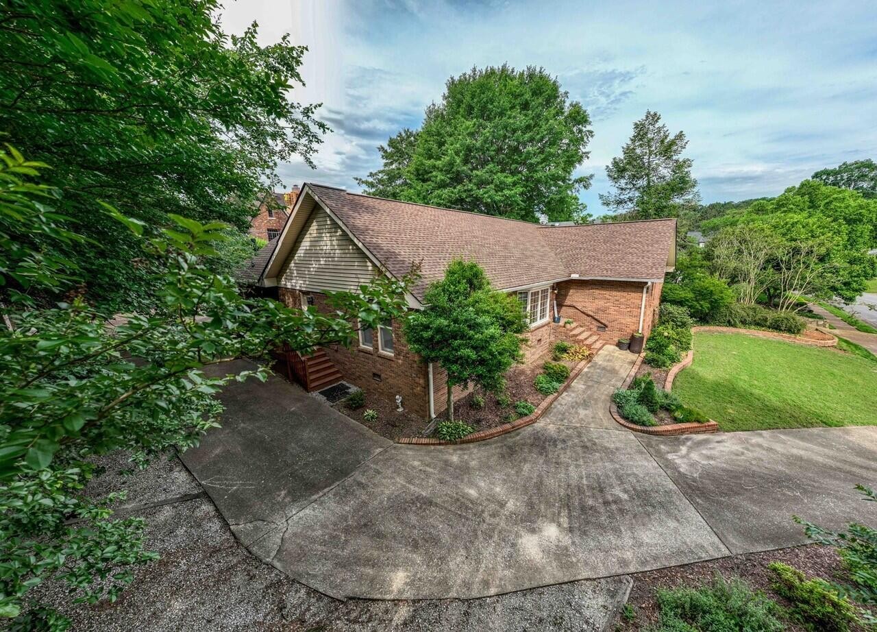 204 Brookwood Drive Property Photo 53