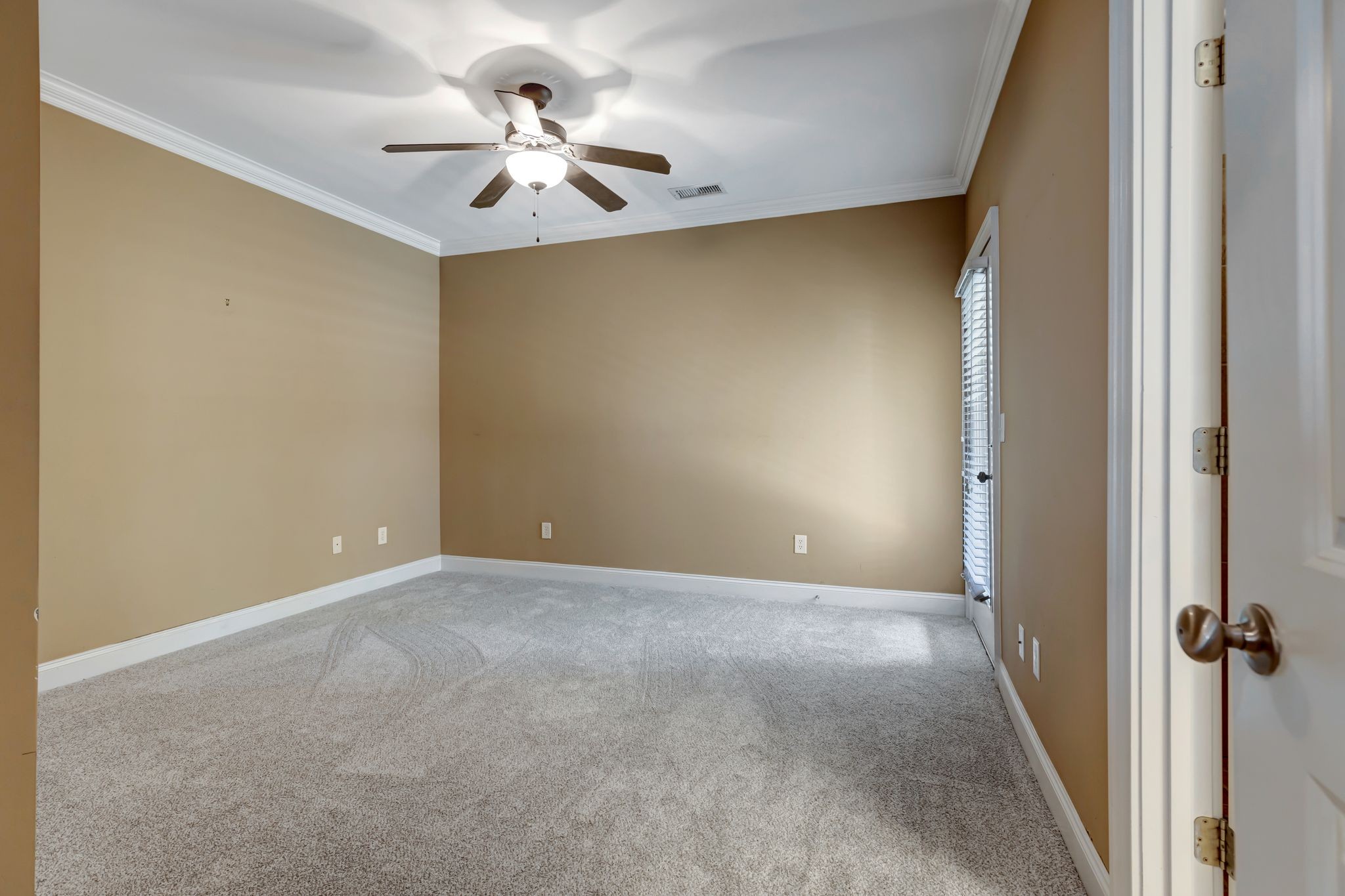3122 Long Blvd Property Photo 13