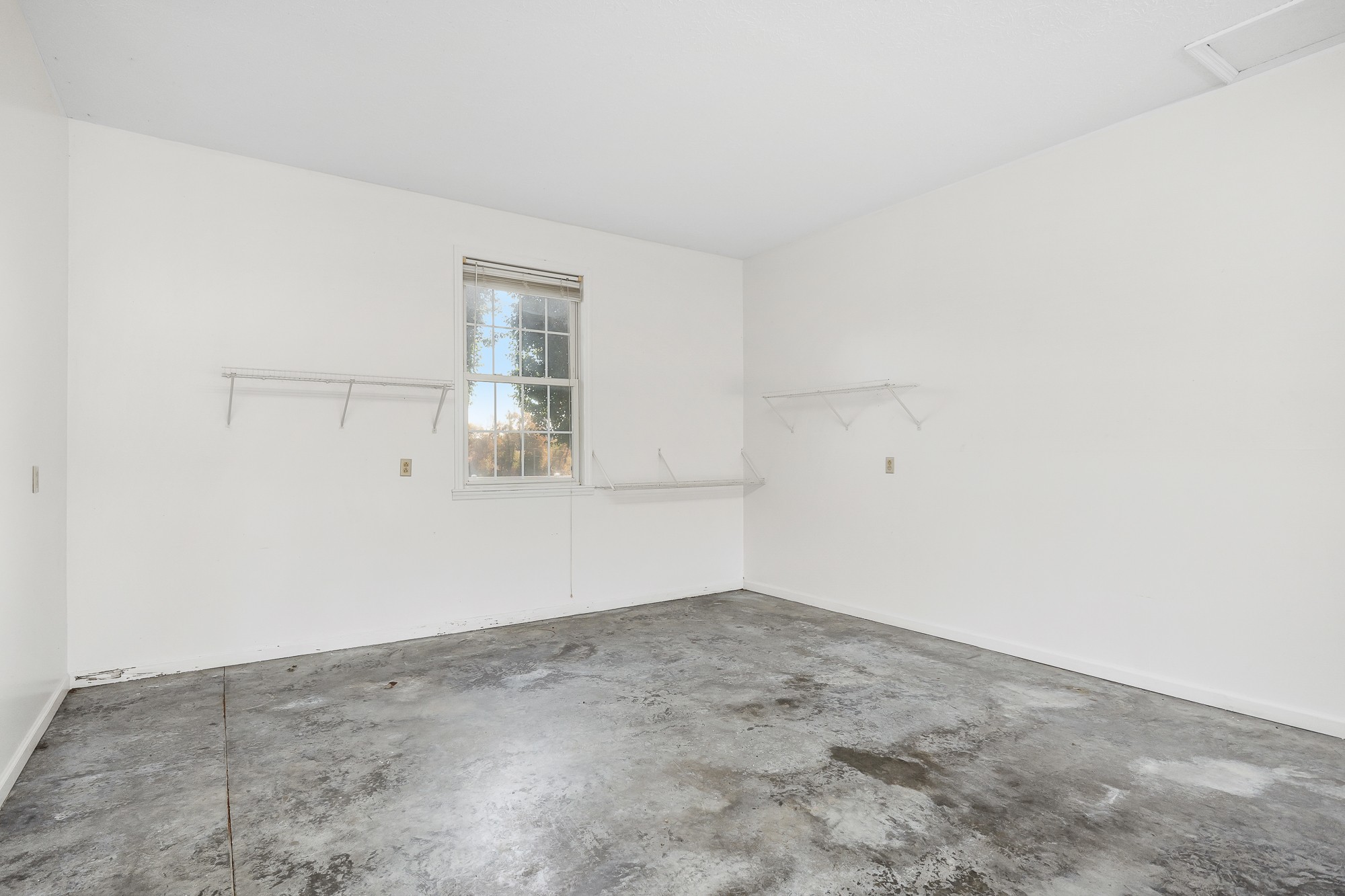 629 Westgate Rd Property Photo 36