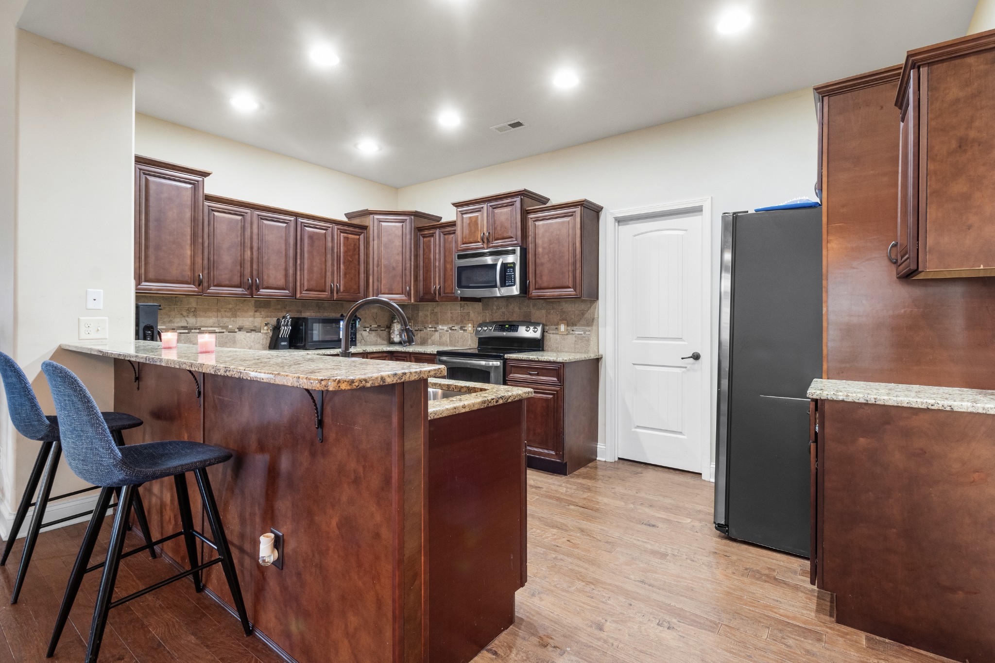 206 Dorchester Cir Property Photo 6