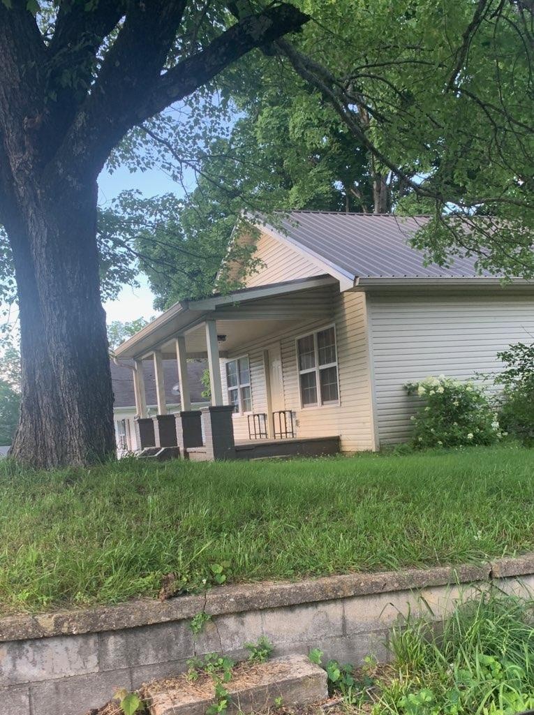 605 S Spring St Property Photo 1