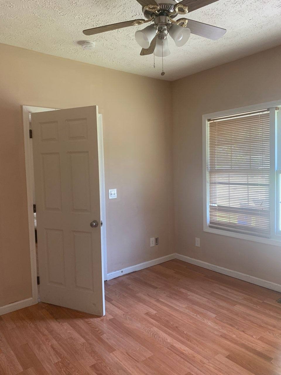 605 S Spring St Property Photo 6