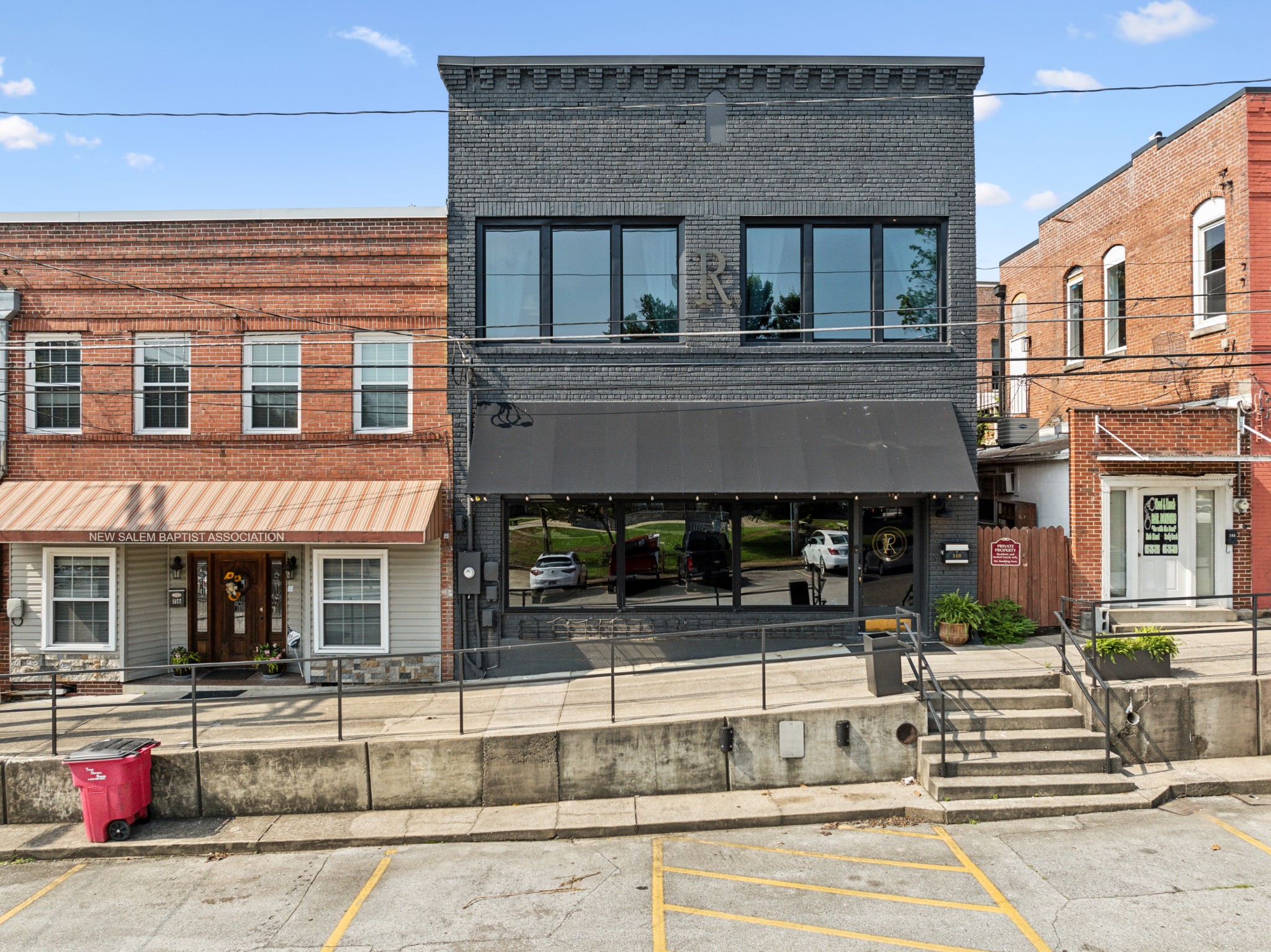 110 Third Ave, W Property Photo 3