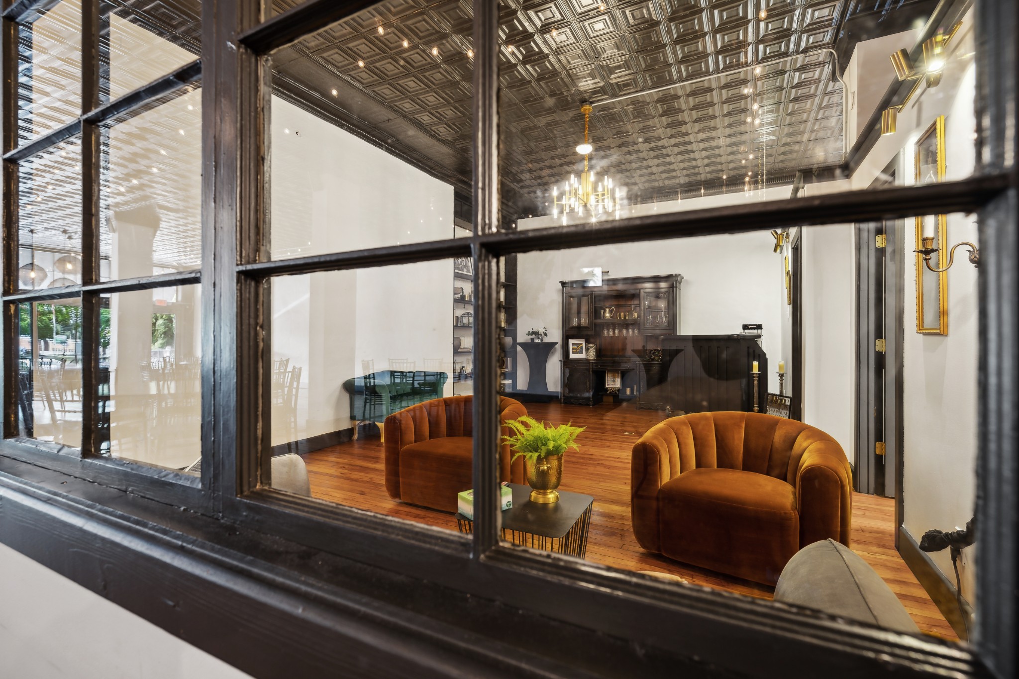 110 Third Ave, W Property Photo 11