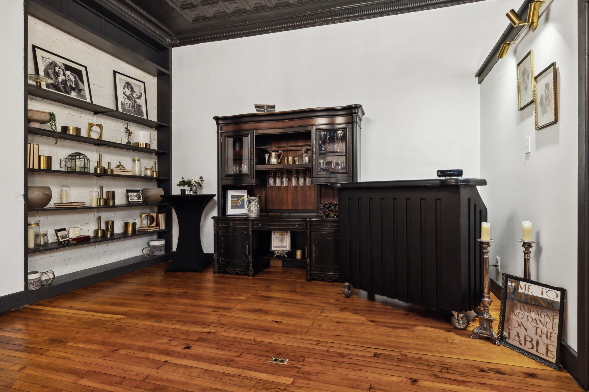 110 Third Ave, W Property Photo 12