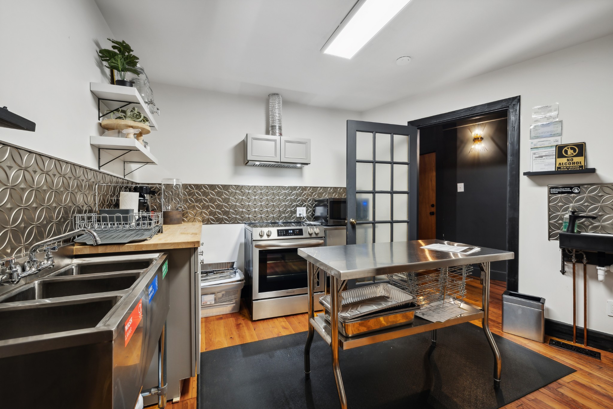 110 Third Ave, W Property Photo 22