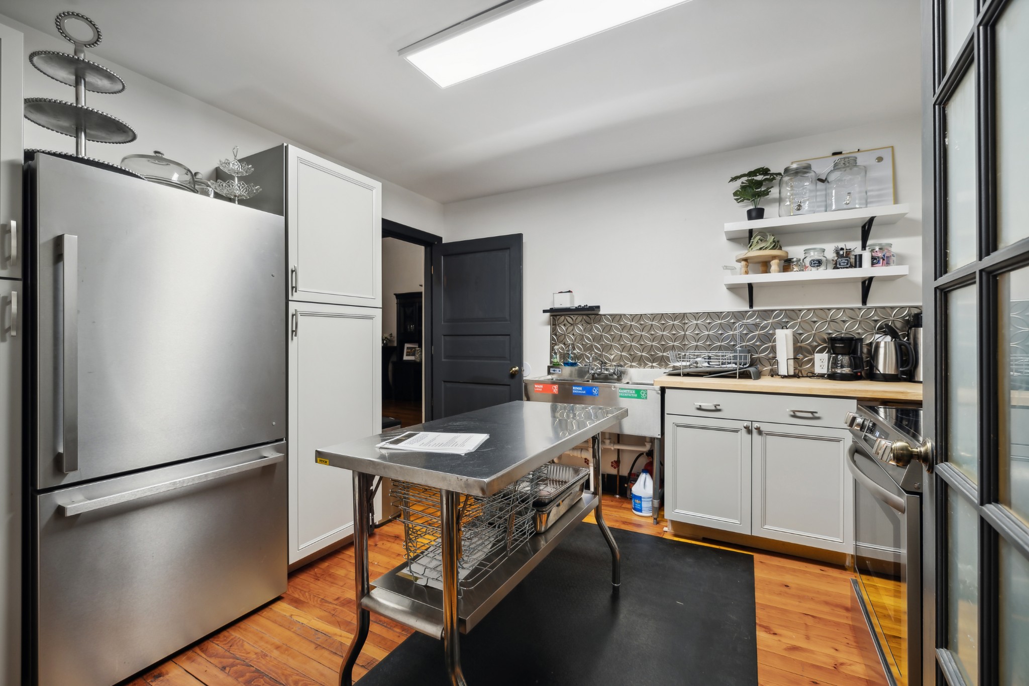 110 Third Ave, W Property Photo 23
