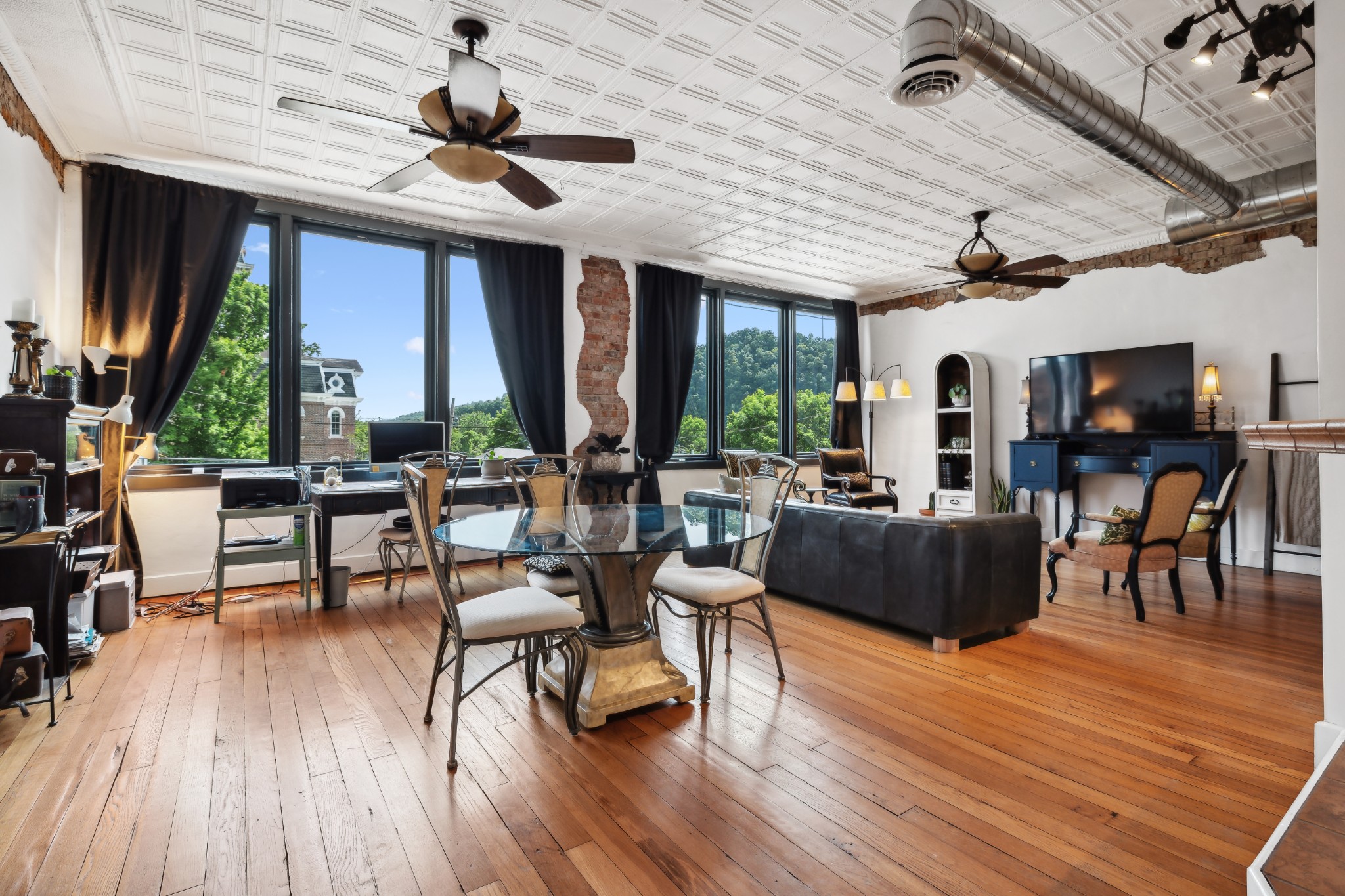 110 Third Ave, W Property Photo 33