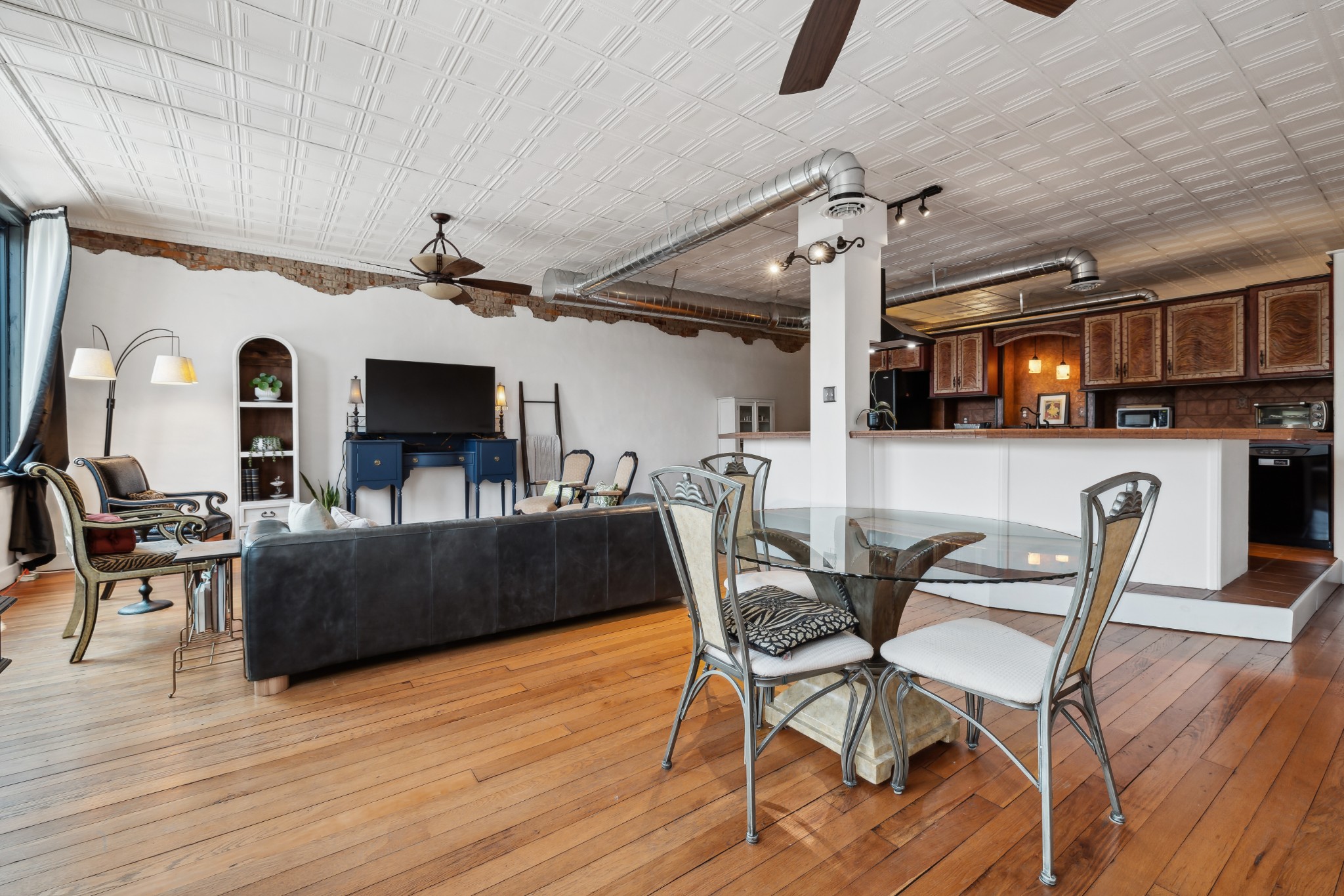 110 Third Ave, W Property Photo 40