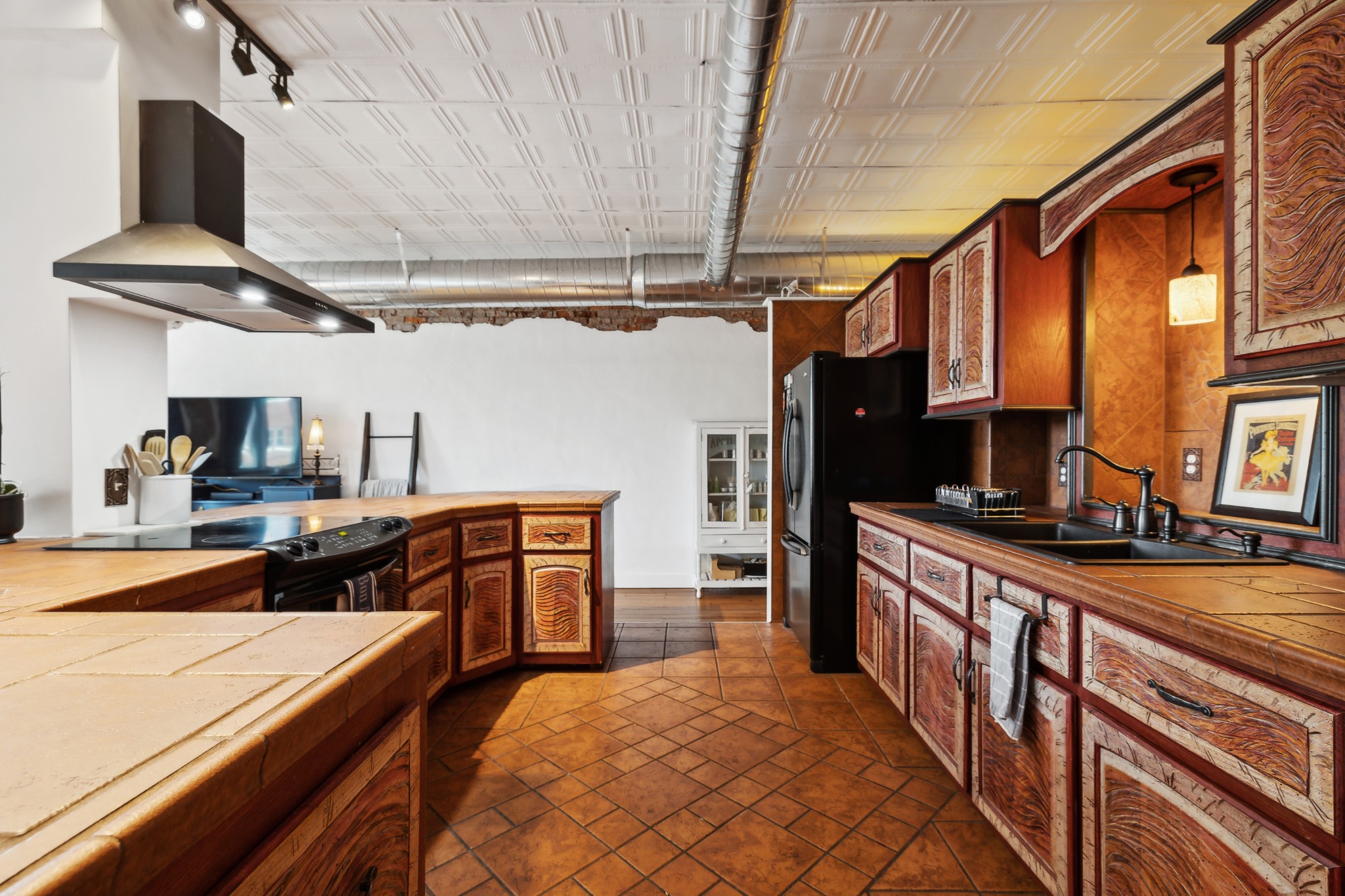 110 Third Ave, W Property Photo 43