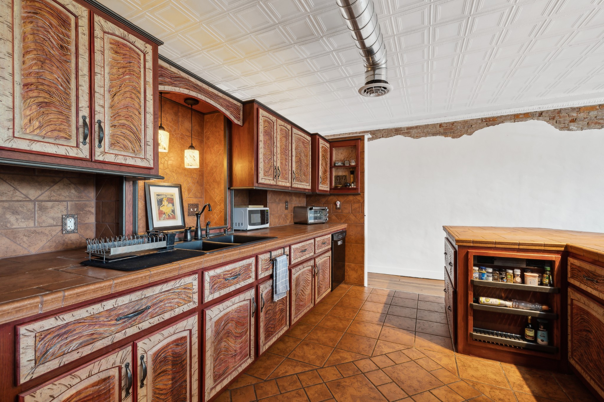 110 Third Ave, W Property Photo 44