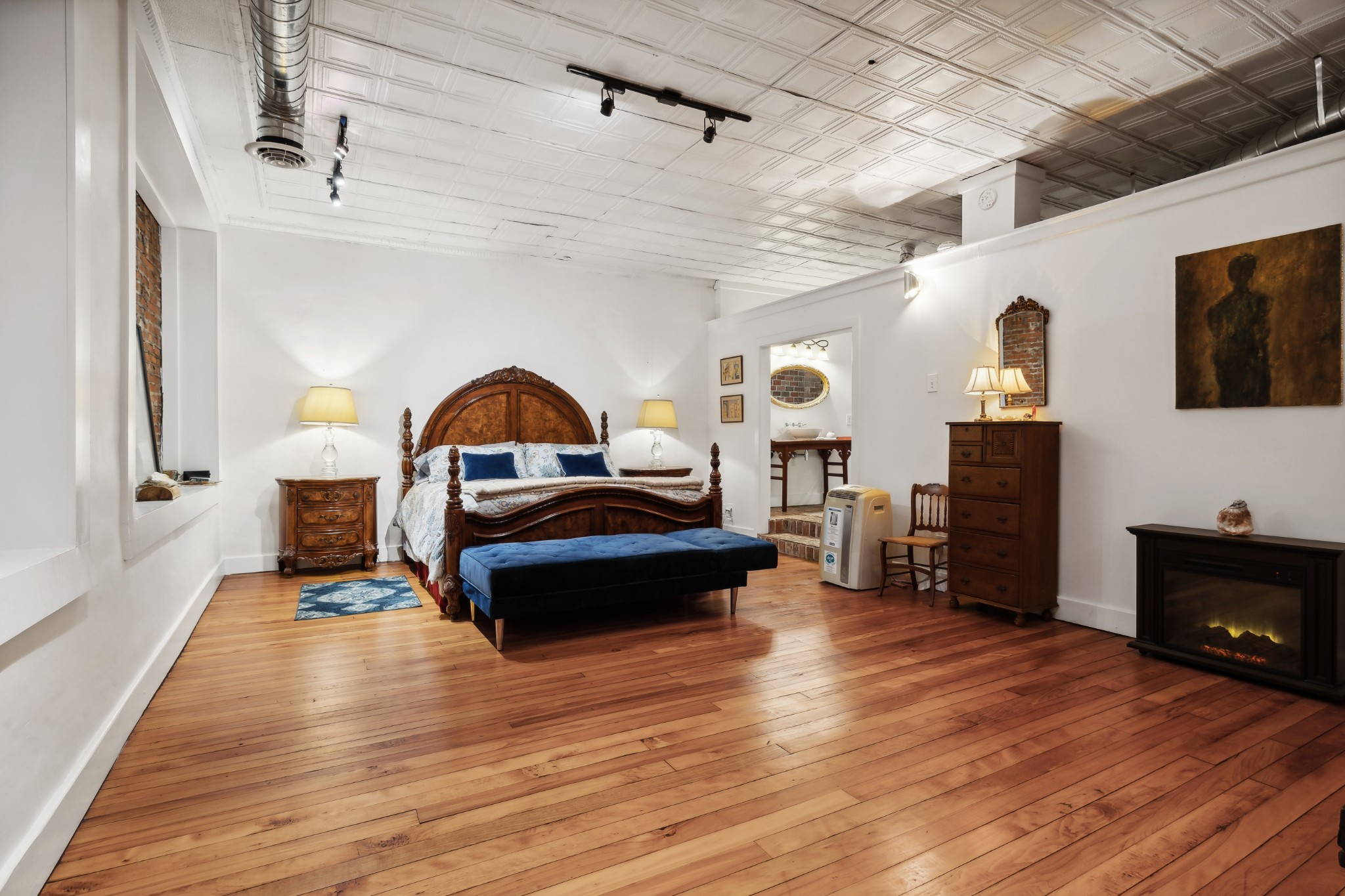 110 Third Ave, W Property Photo 52