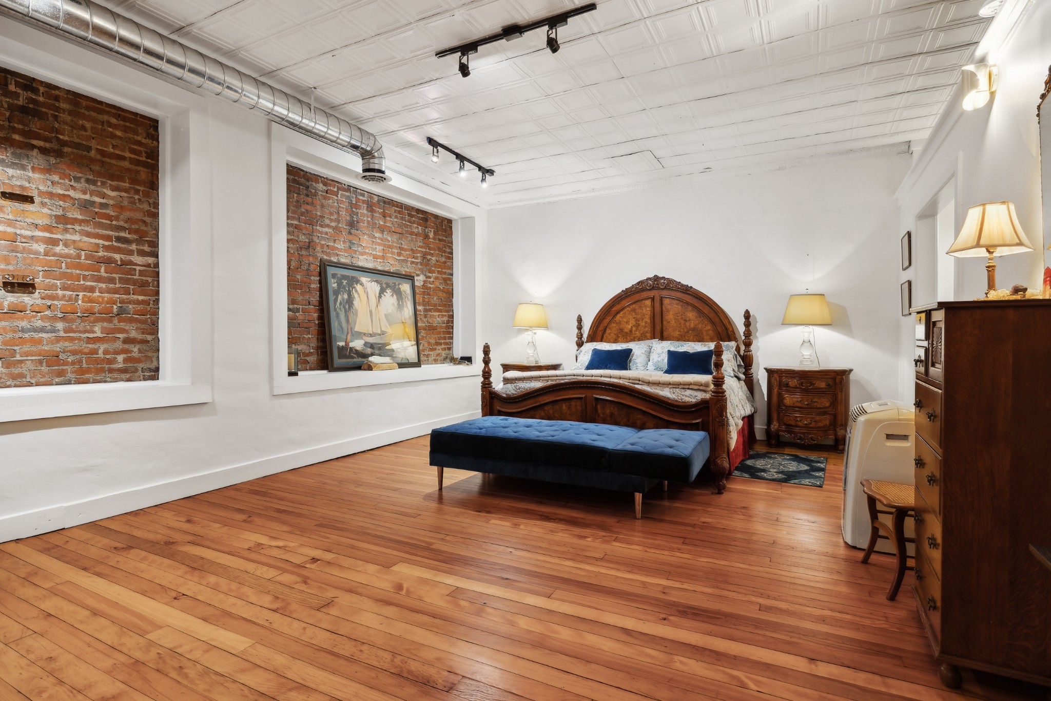 110 Third Ave, W Property Photo 53