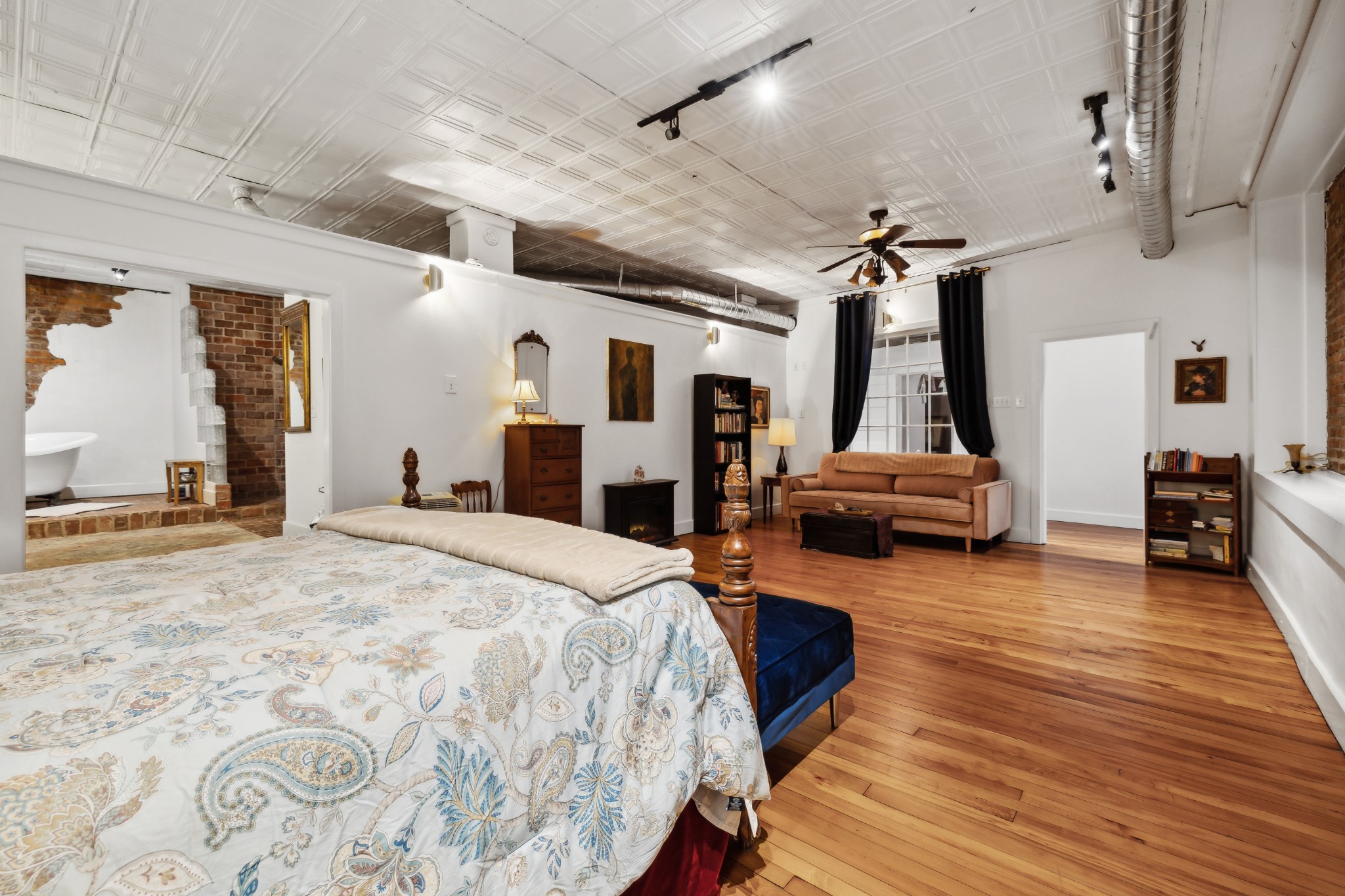110 Third Ave, W Property Photo 61