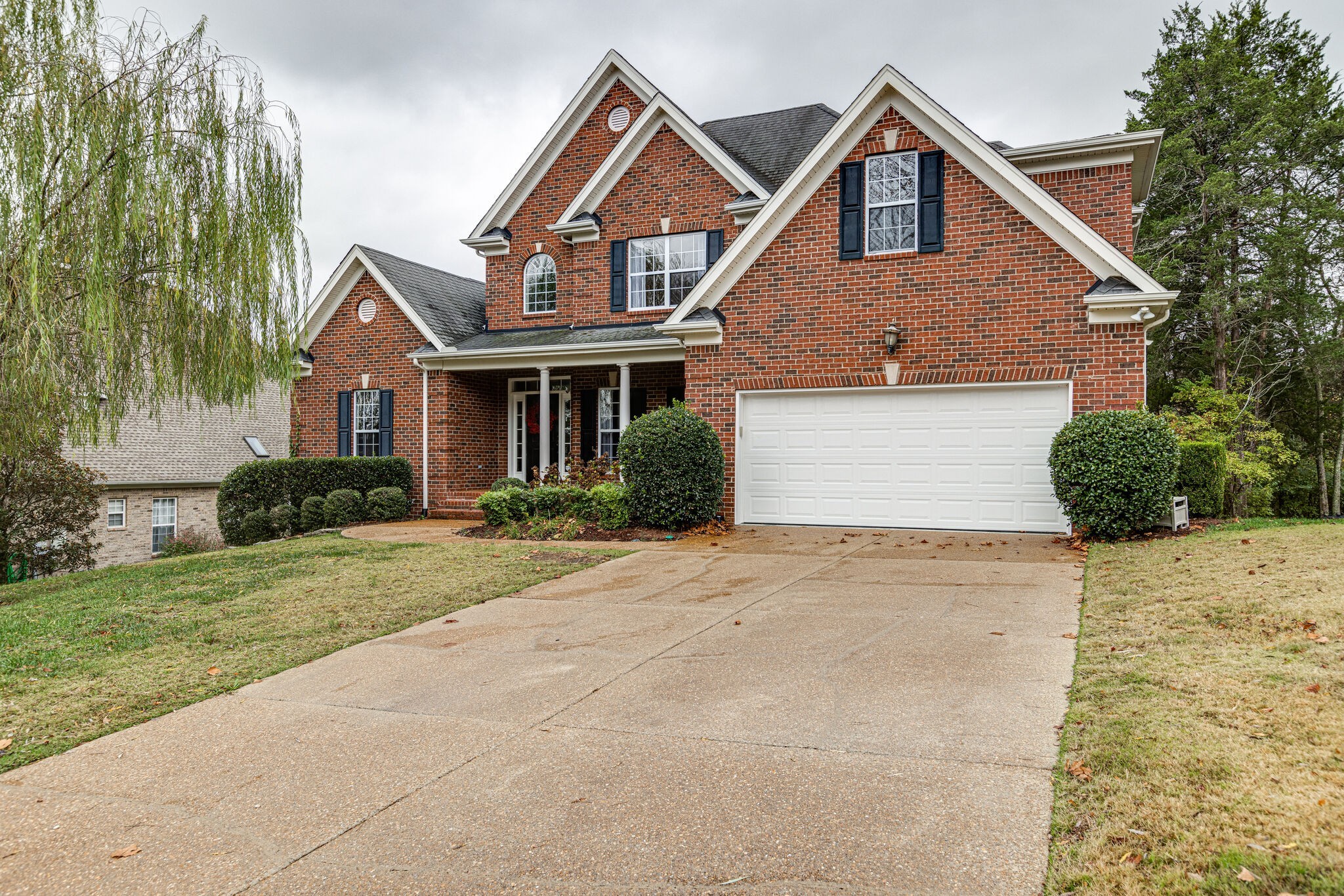 1577 Red Oak Ln Property Photo 2