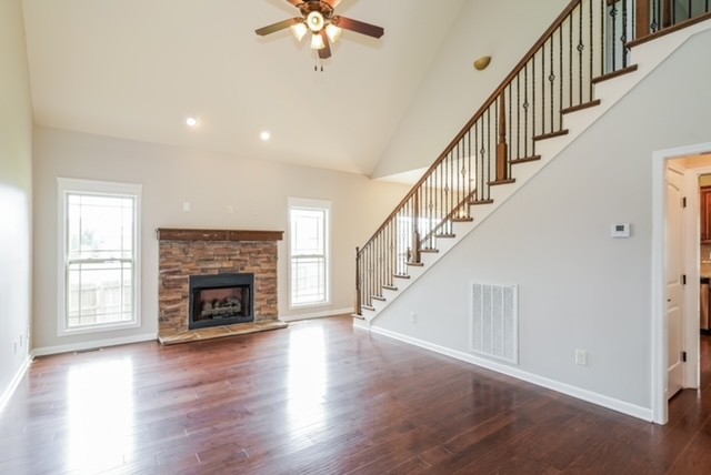 384 Waylon Ct Property Photo 4