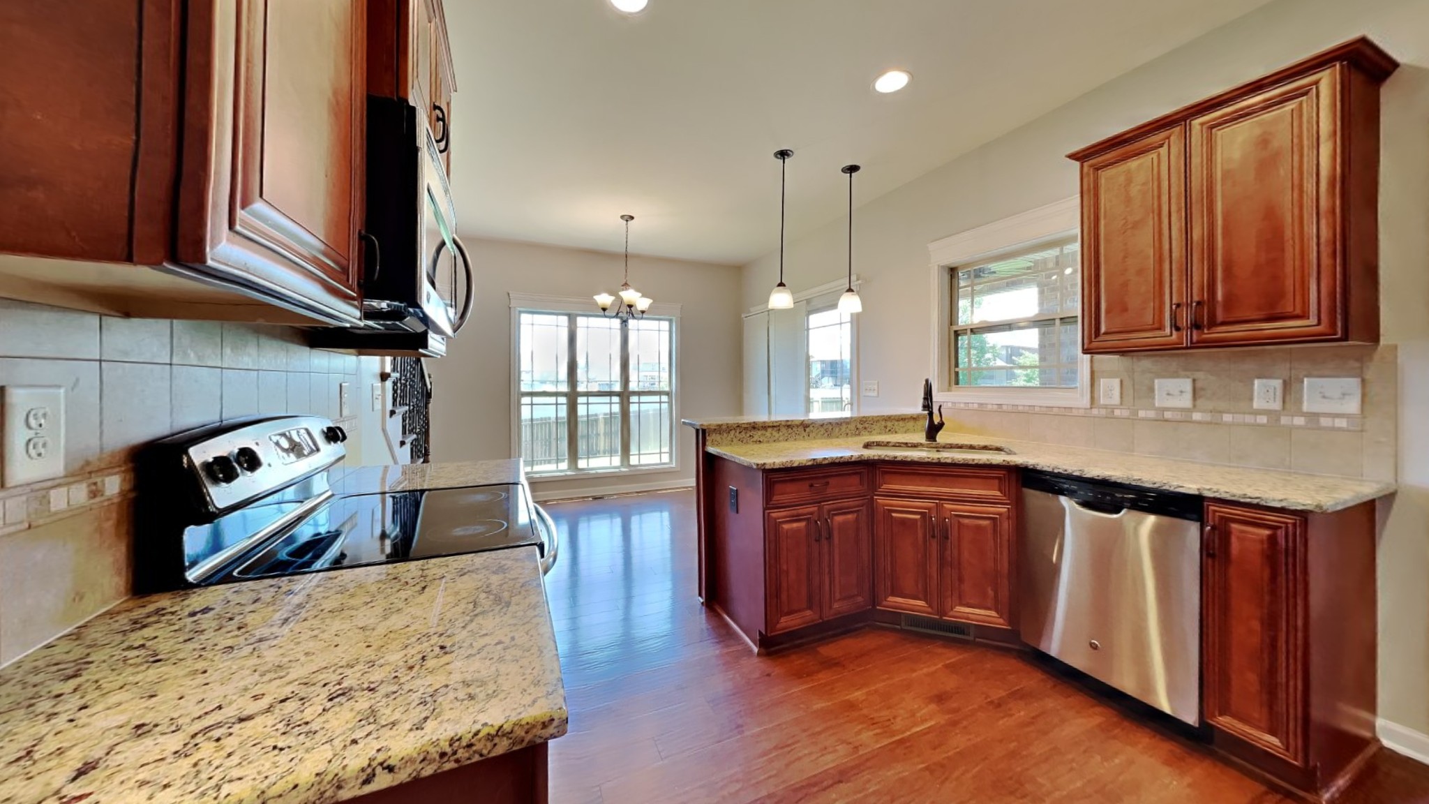 384 Waylon Ct Property Photo 6