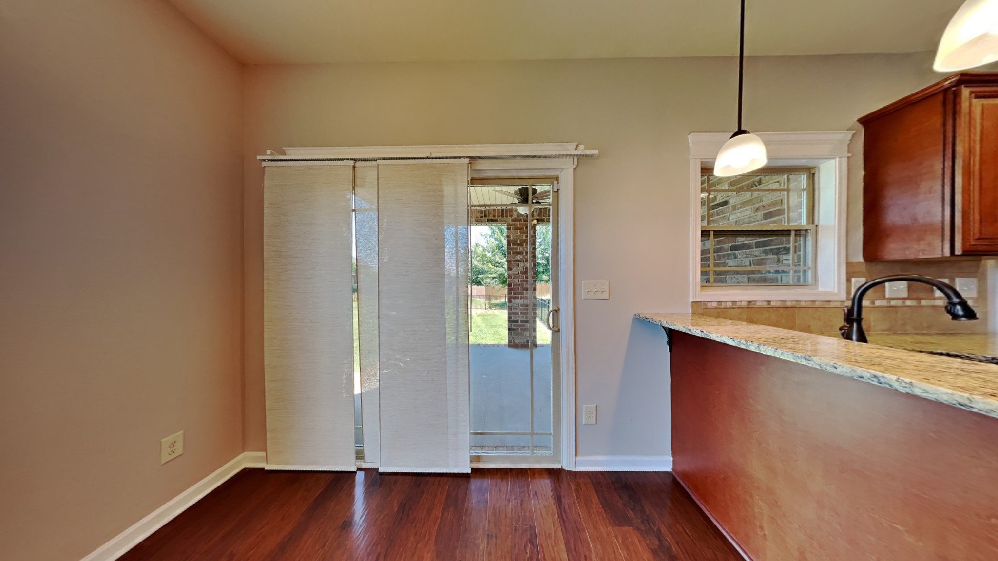 384 Waylon Ct Property Photo 8