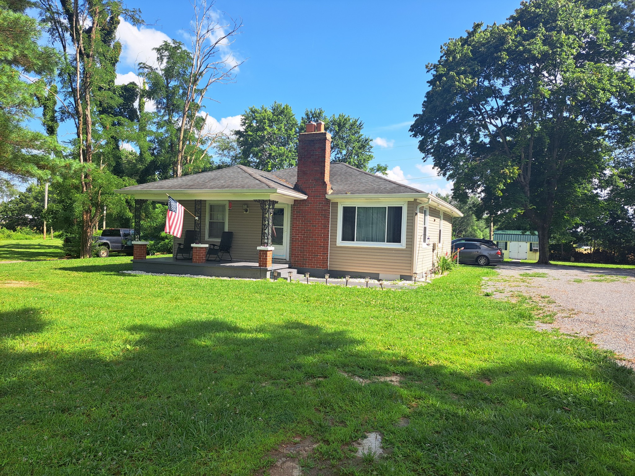 808 Days Rd Property Photo 1