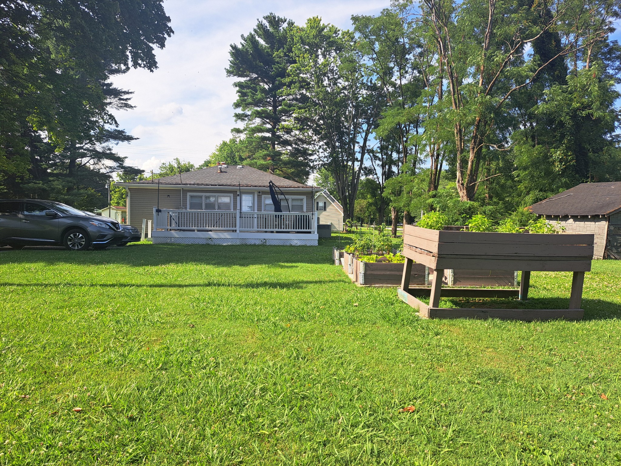 808 Days Rd Property Photo 4
