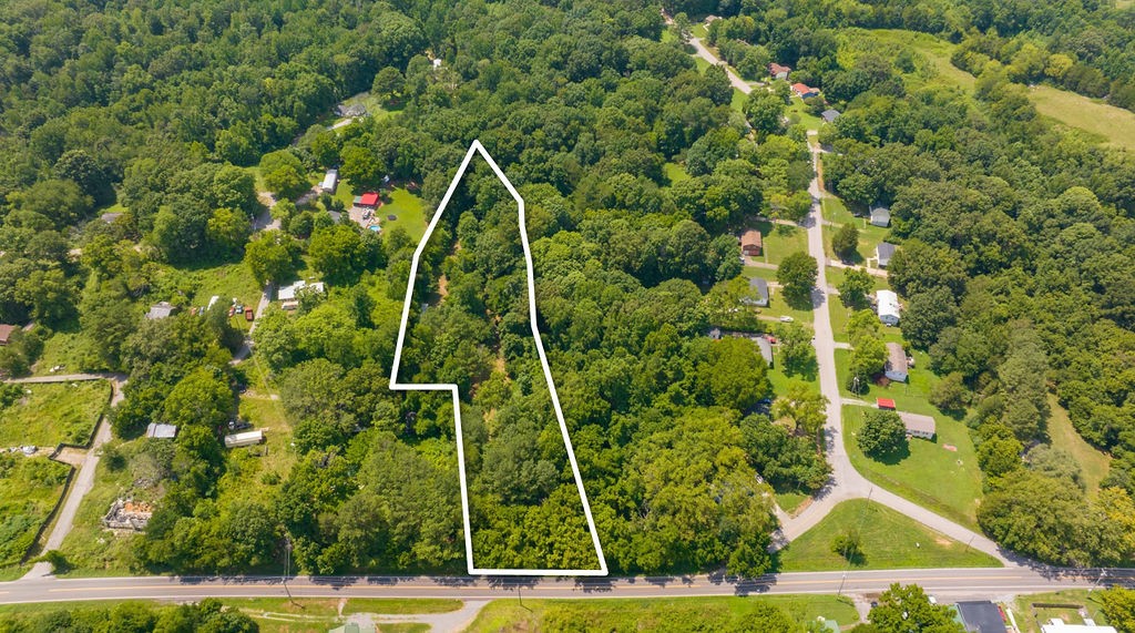 1560 River Rd Property Photo 3