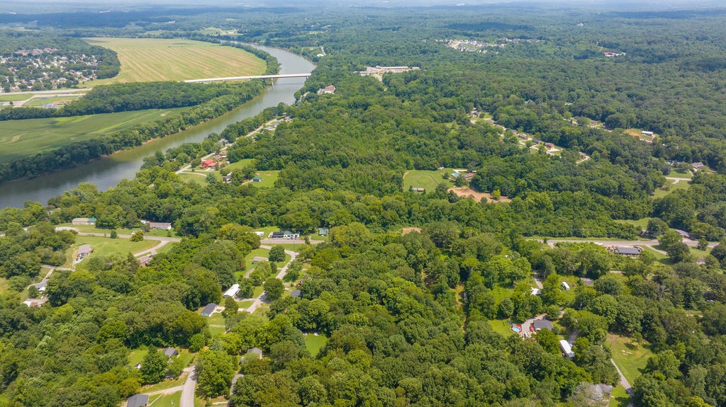 1560 River Rd Property Photo 16