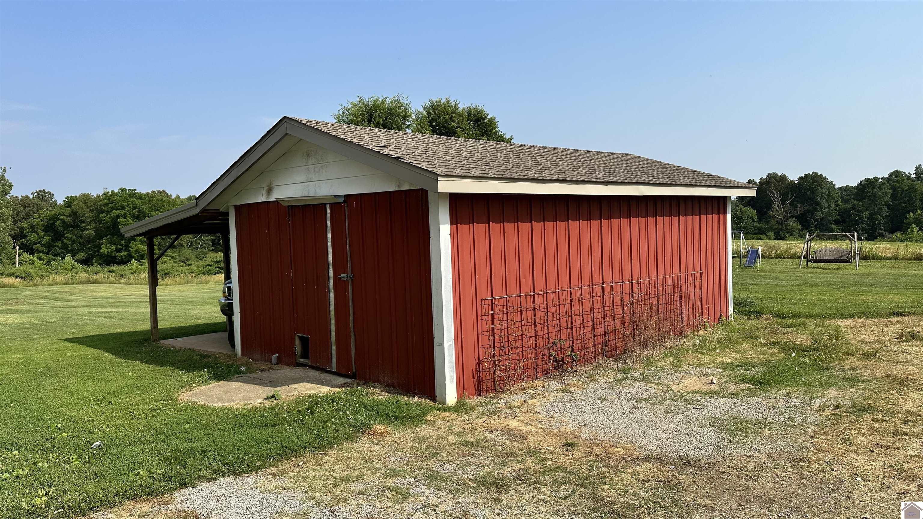 1140 Works Road Property Photo 7