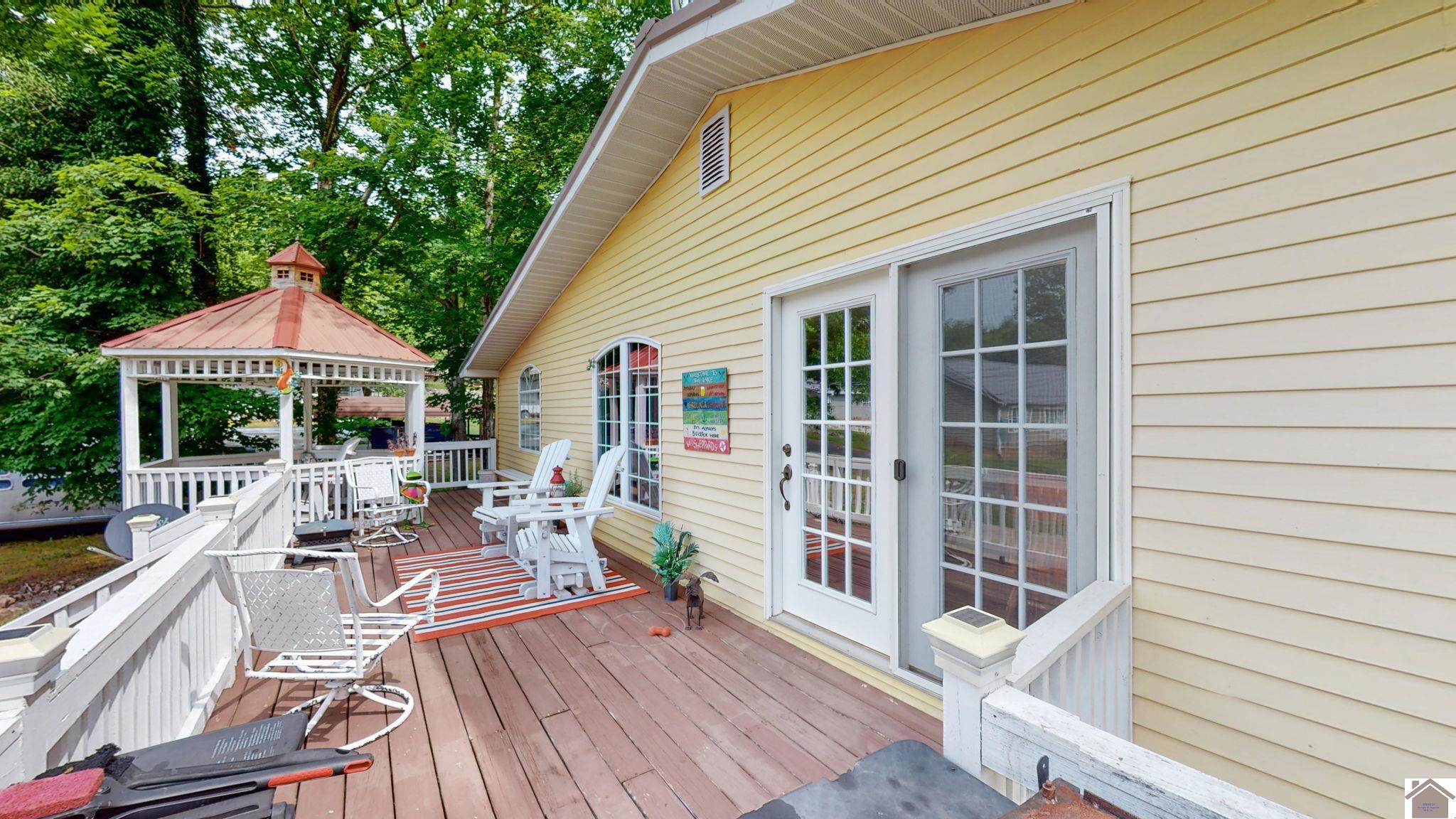 75 3rd Street Property Photo 24
