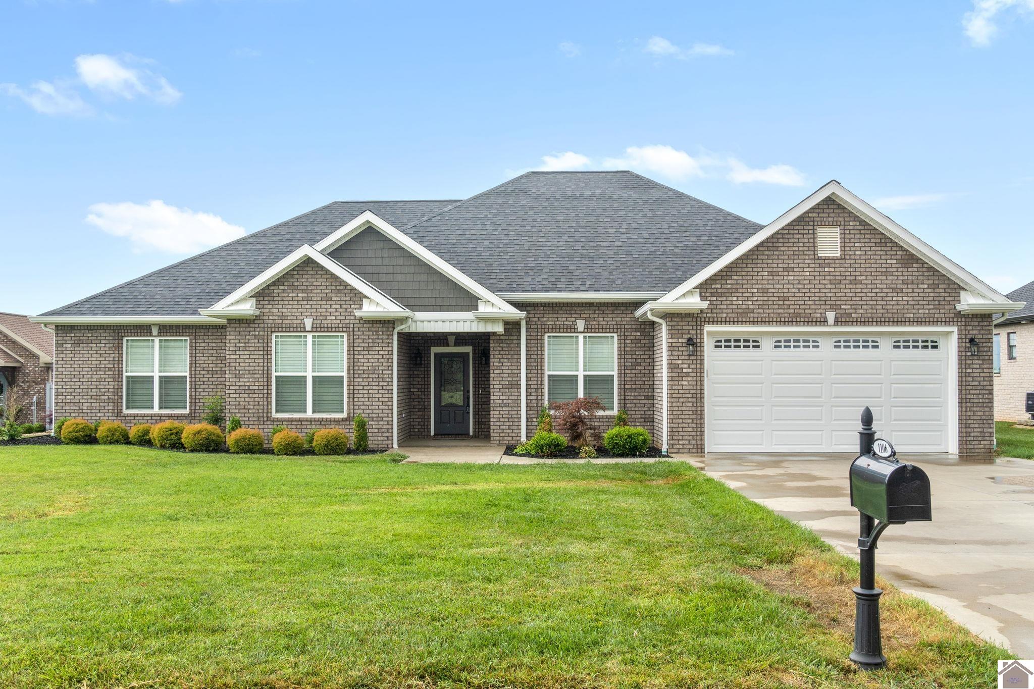 1106 Peachtree Place Property Photo 1
