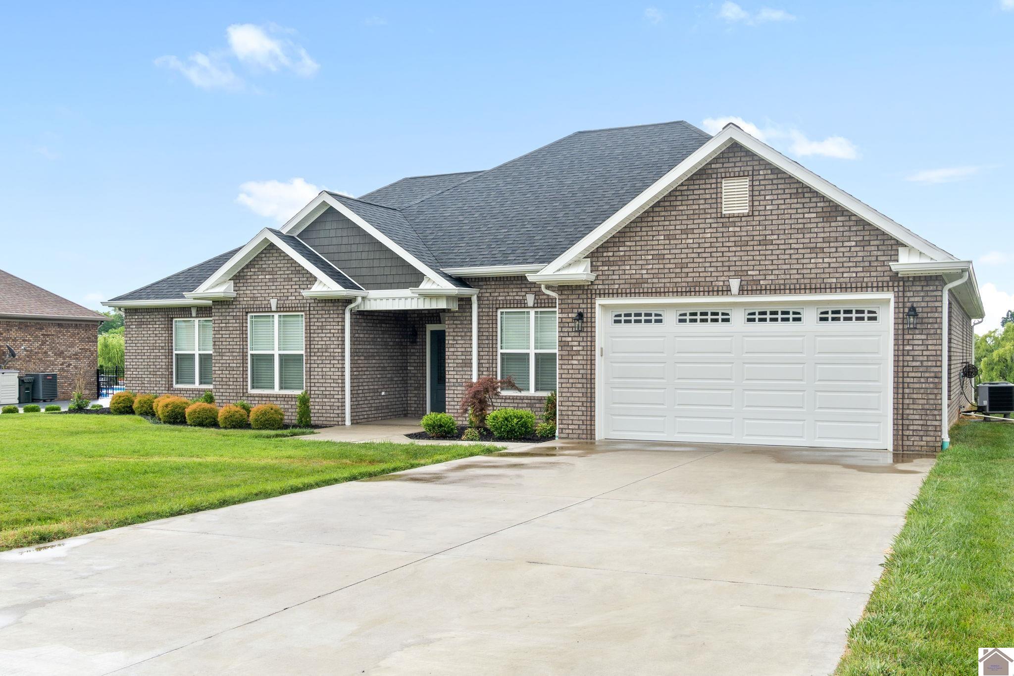 1106 Peachtree Place Property Photo 4