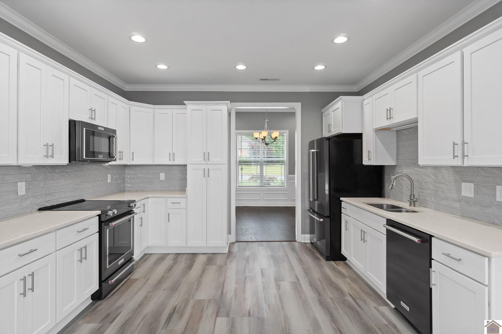 1106 Peachtree Place Property Photo 12