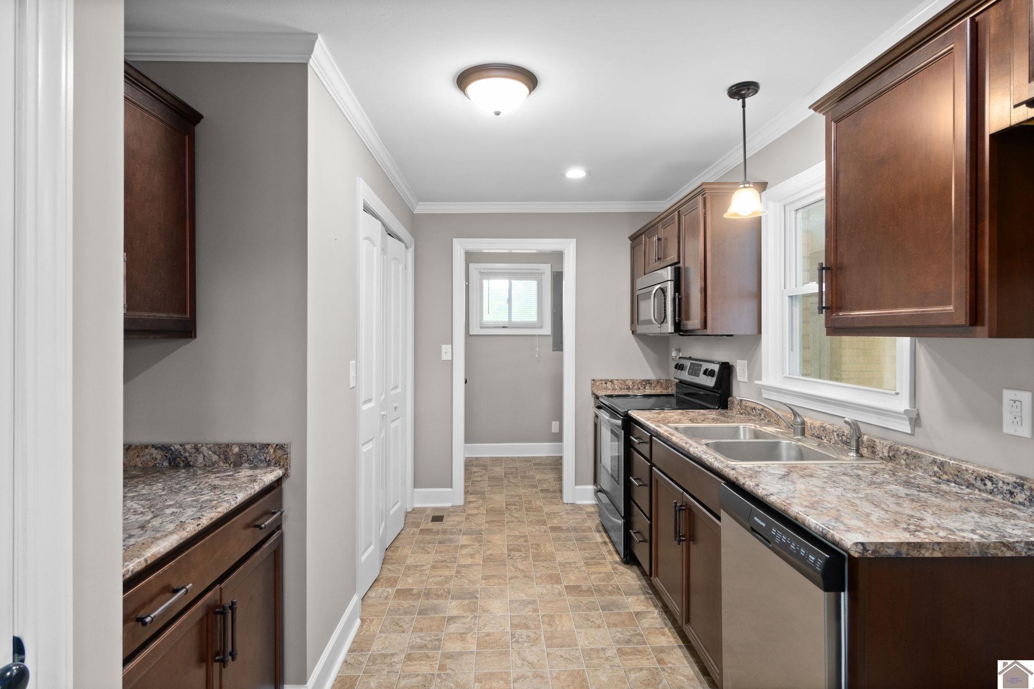 306 Wayside Property Photo 12