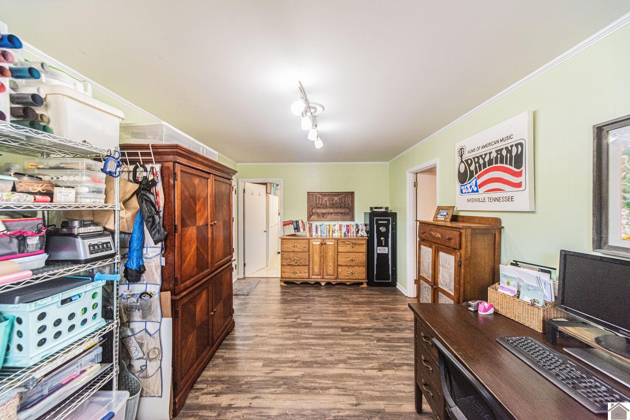 102 Merrywood Dr. Property Photo 13