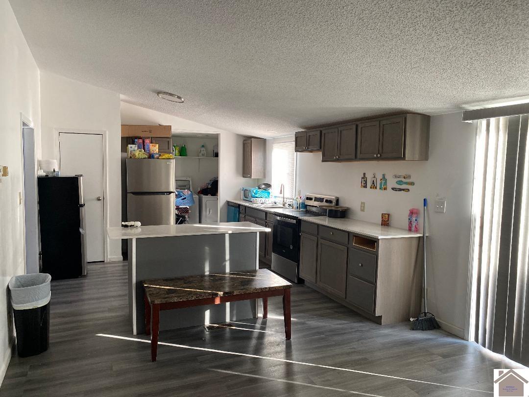 1426 Langstaff Property Photo 7