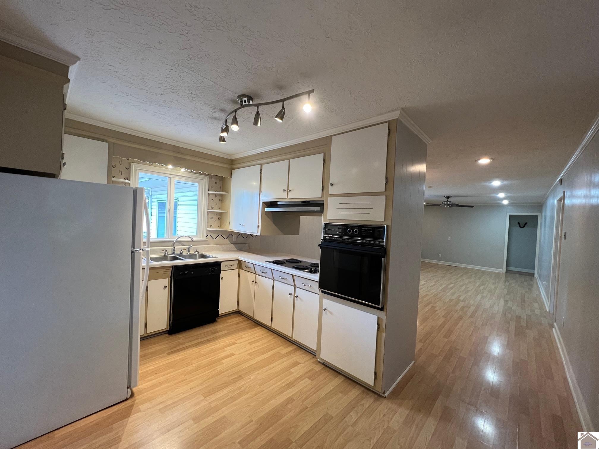 1625 Sunset Drive Property Photo 12
