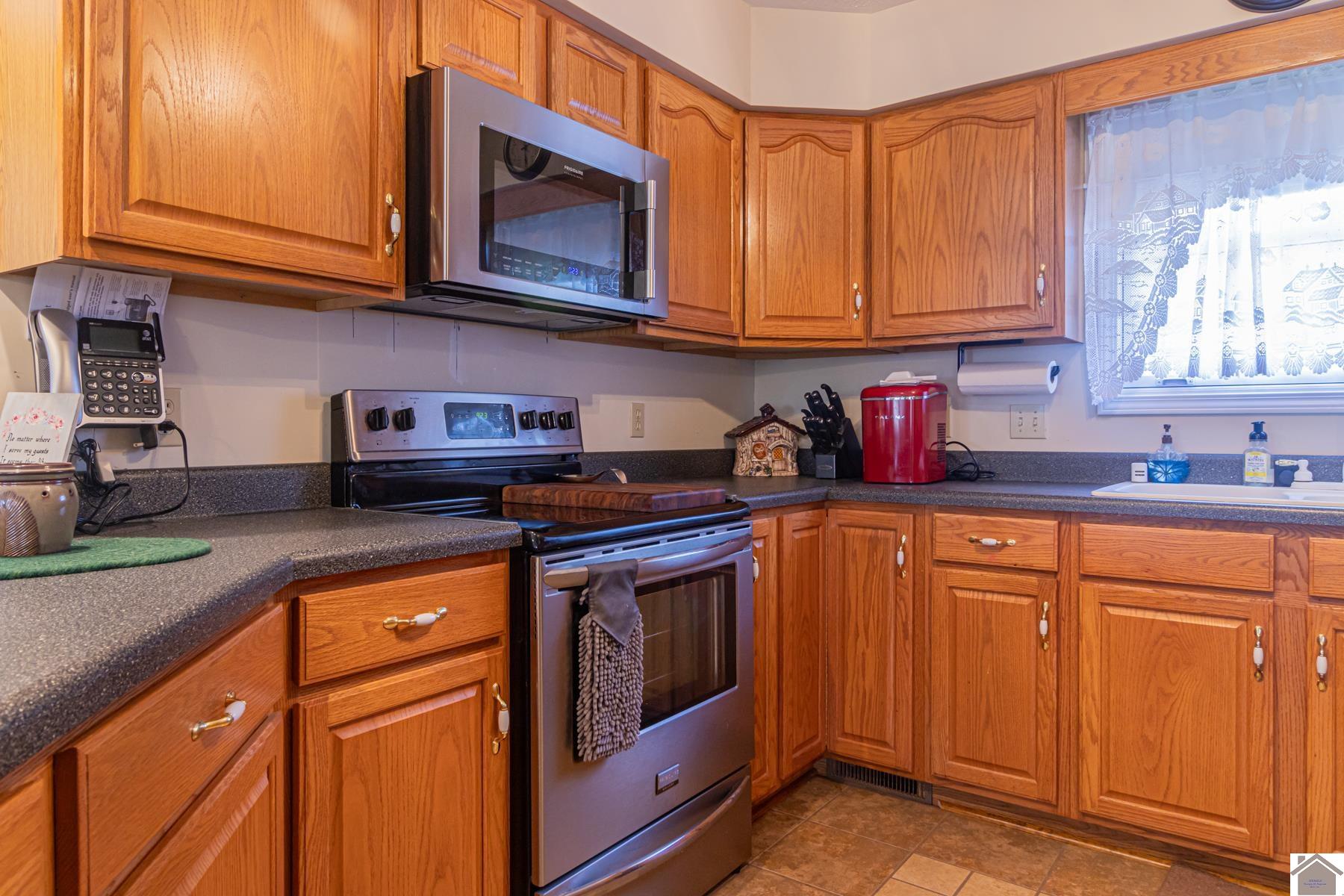 439 Skyline Dr Property Photo 7
