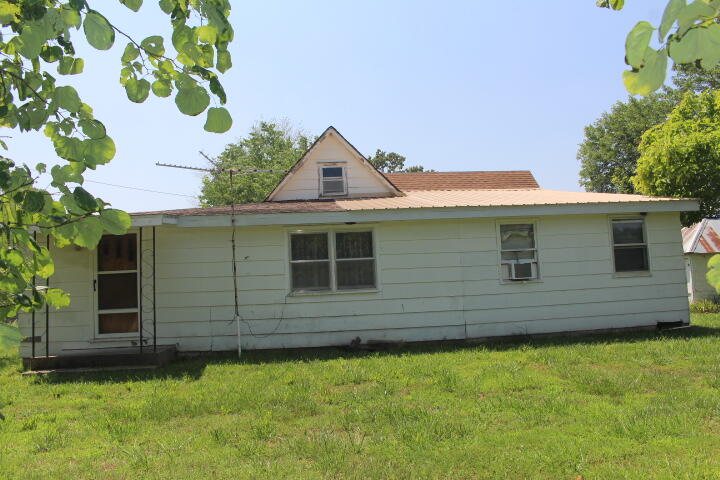 209 East 370th Road Property Photo