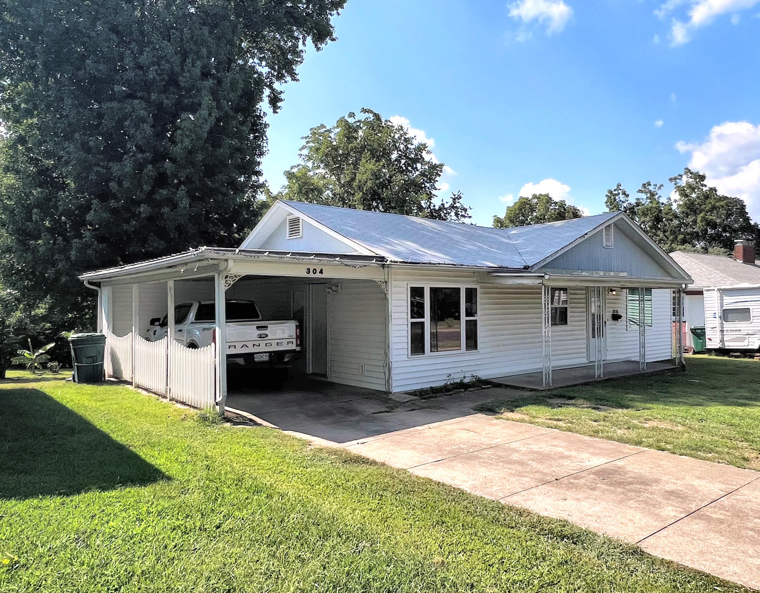 304 North Lincoln Avenue Property Photo 1