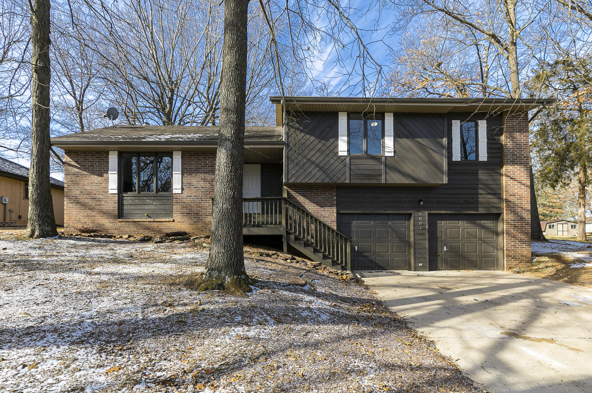 5801 South Honeysuckle Lane Property Photo 1