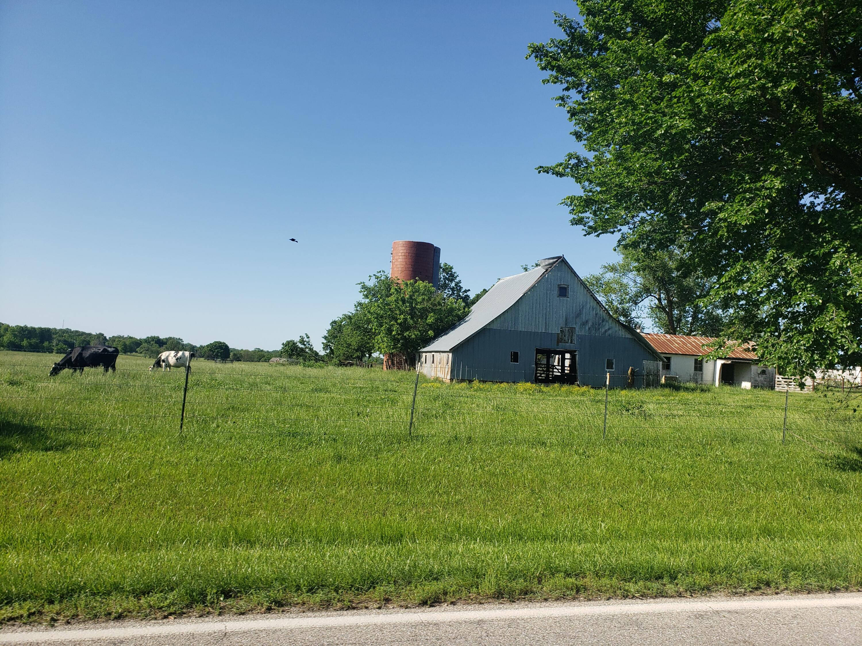 000 Farm Road 2000 Property Photo