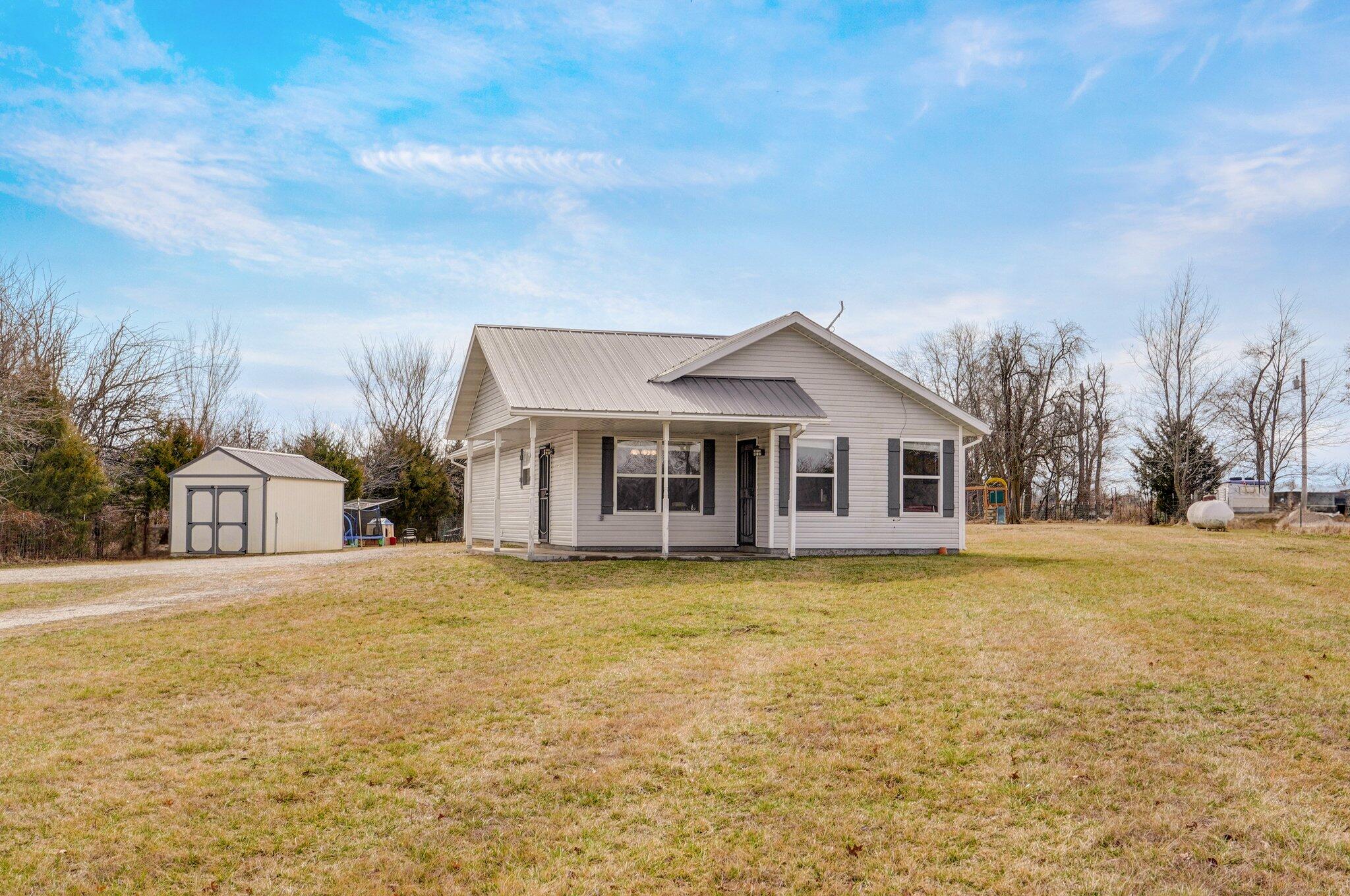 8357 Farm Road 2035 Property Photo