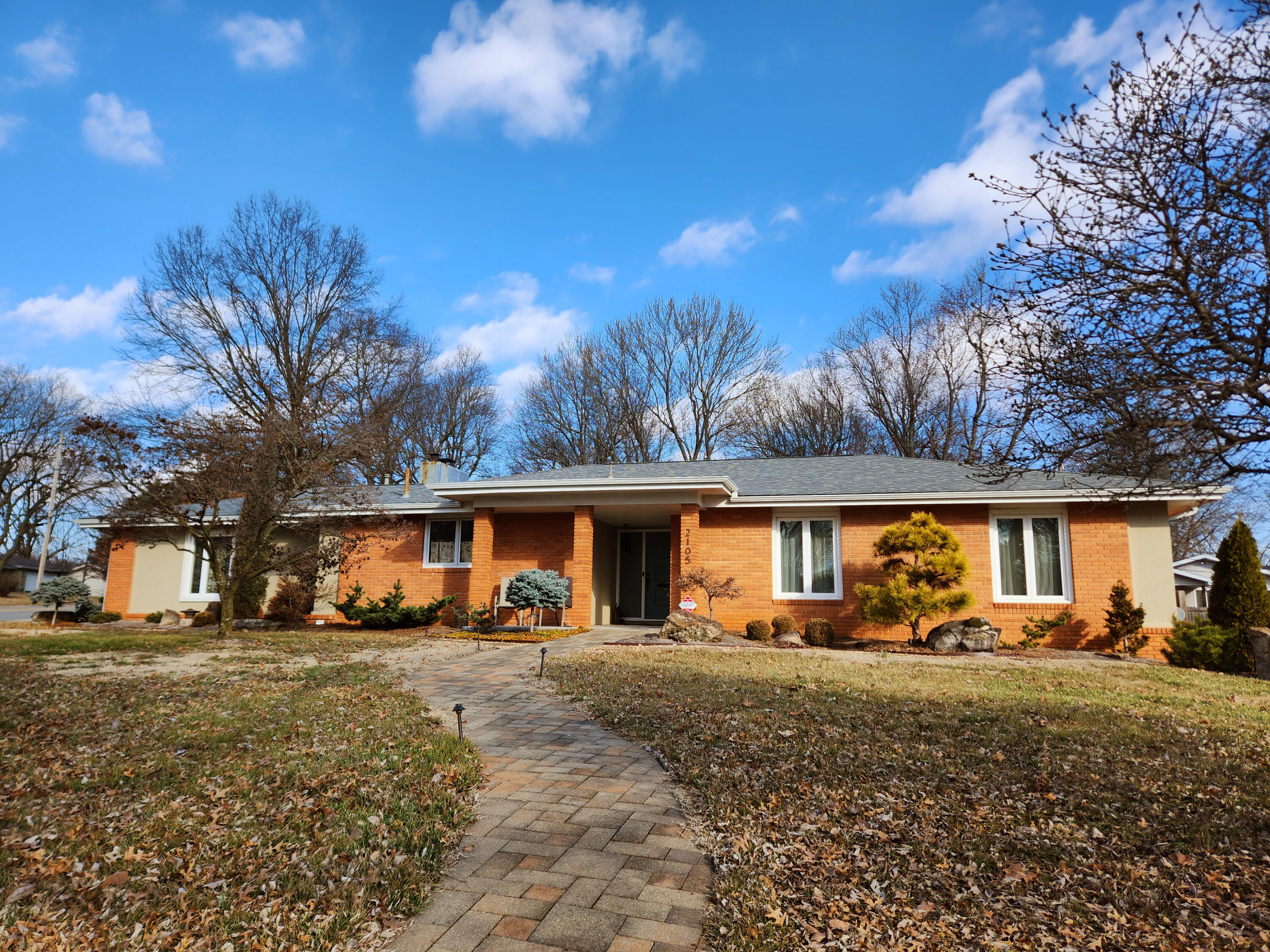 2105 East Shady Glen Drive Property Photo 1