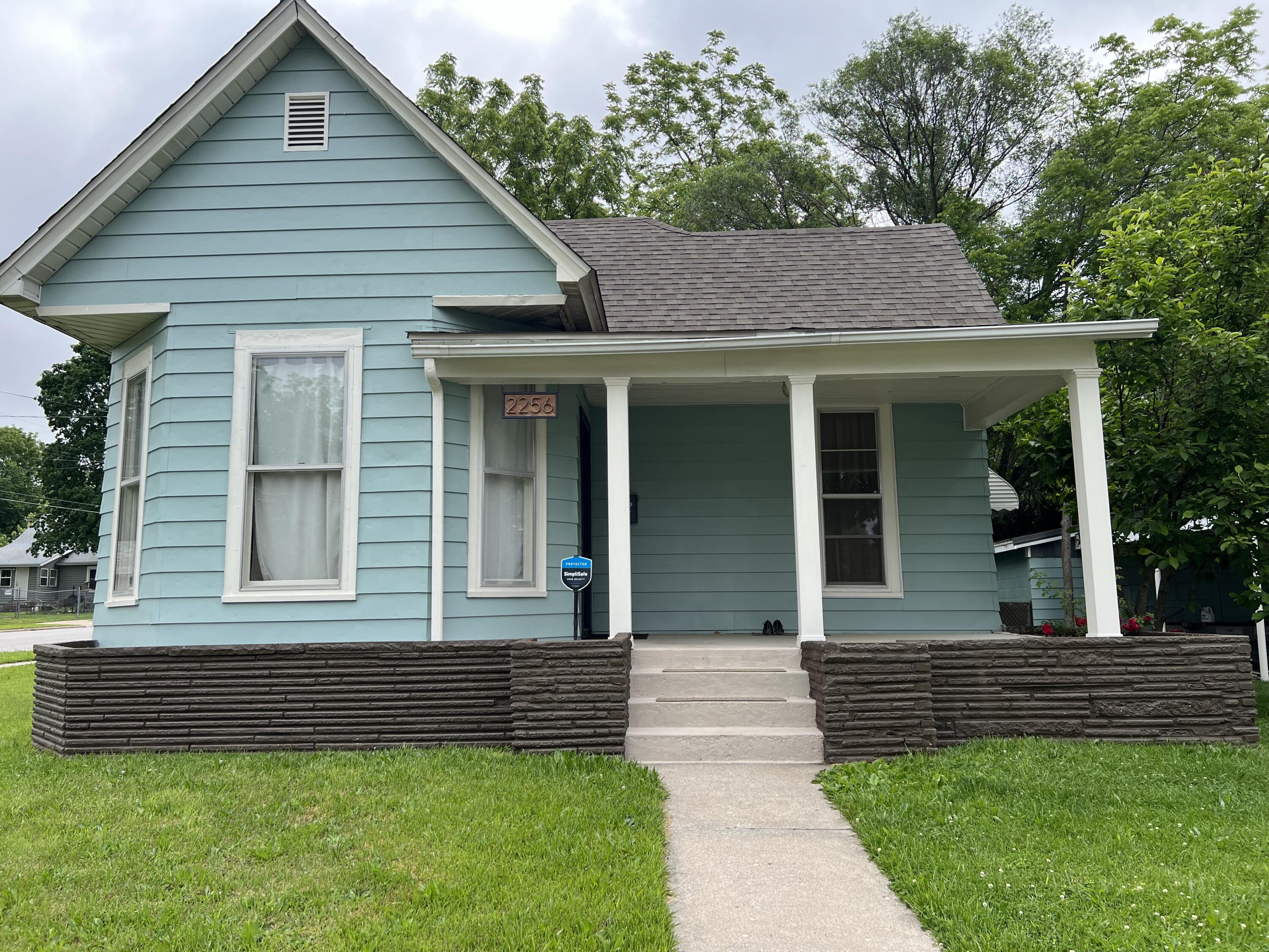 2256 North East Avenue Property Photo 1
